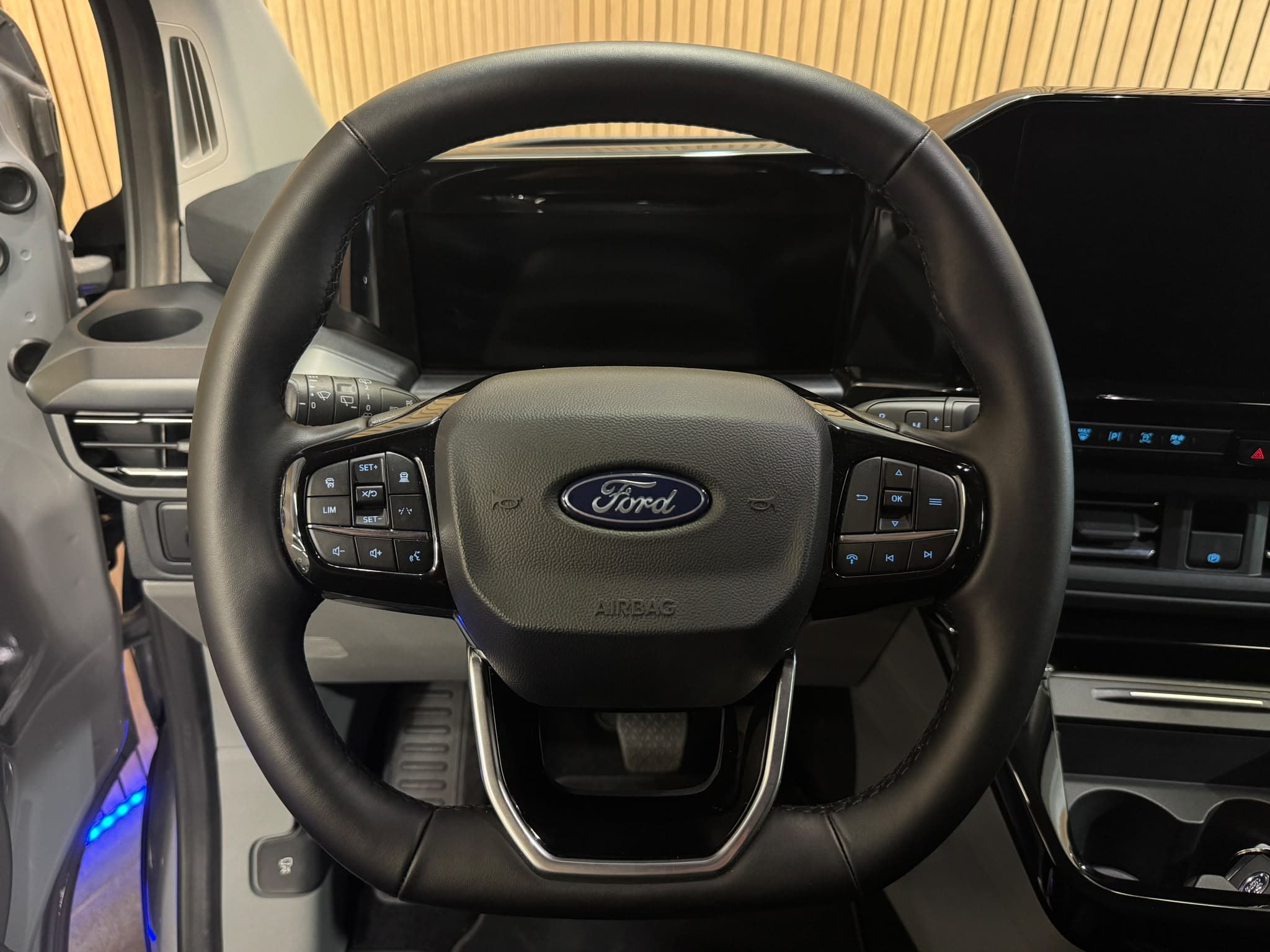 FORD Tourneo Bus 320 L2H1 TitaniumX Automat 4x4 - Bild 14