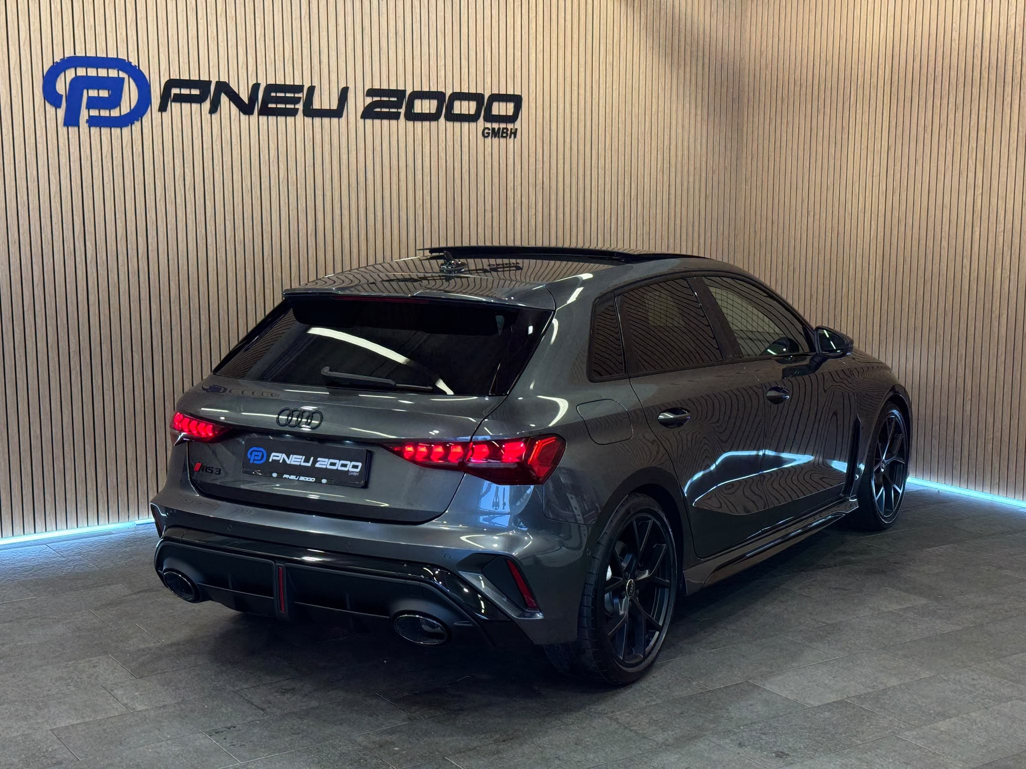AUDI RS3 Sportback 2.5 TSI Daytona grau quattro S-tronic - Bild 6