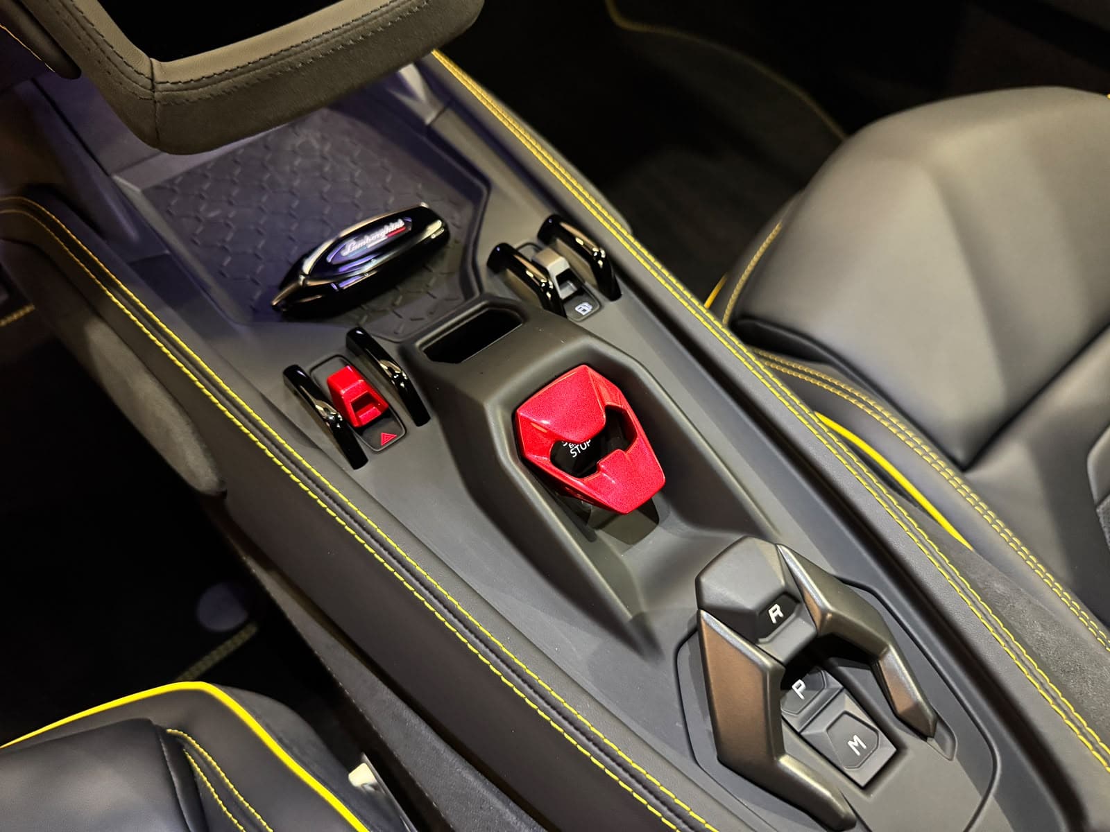 LAMBORGHINI Temerario HPEV *Giallo Auge* - Bild 15