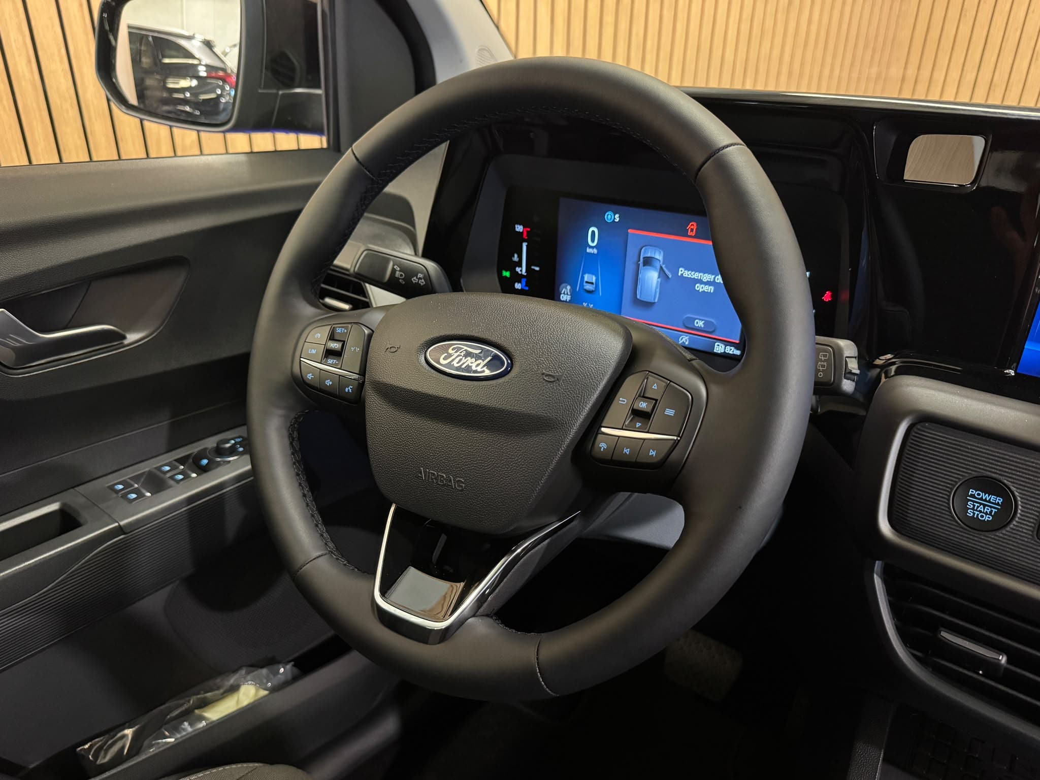 FORD Tourneo Courier 1.0 EcoBoost Titanium Automat - Bild 9