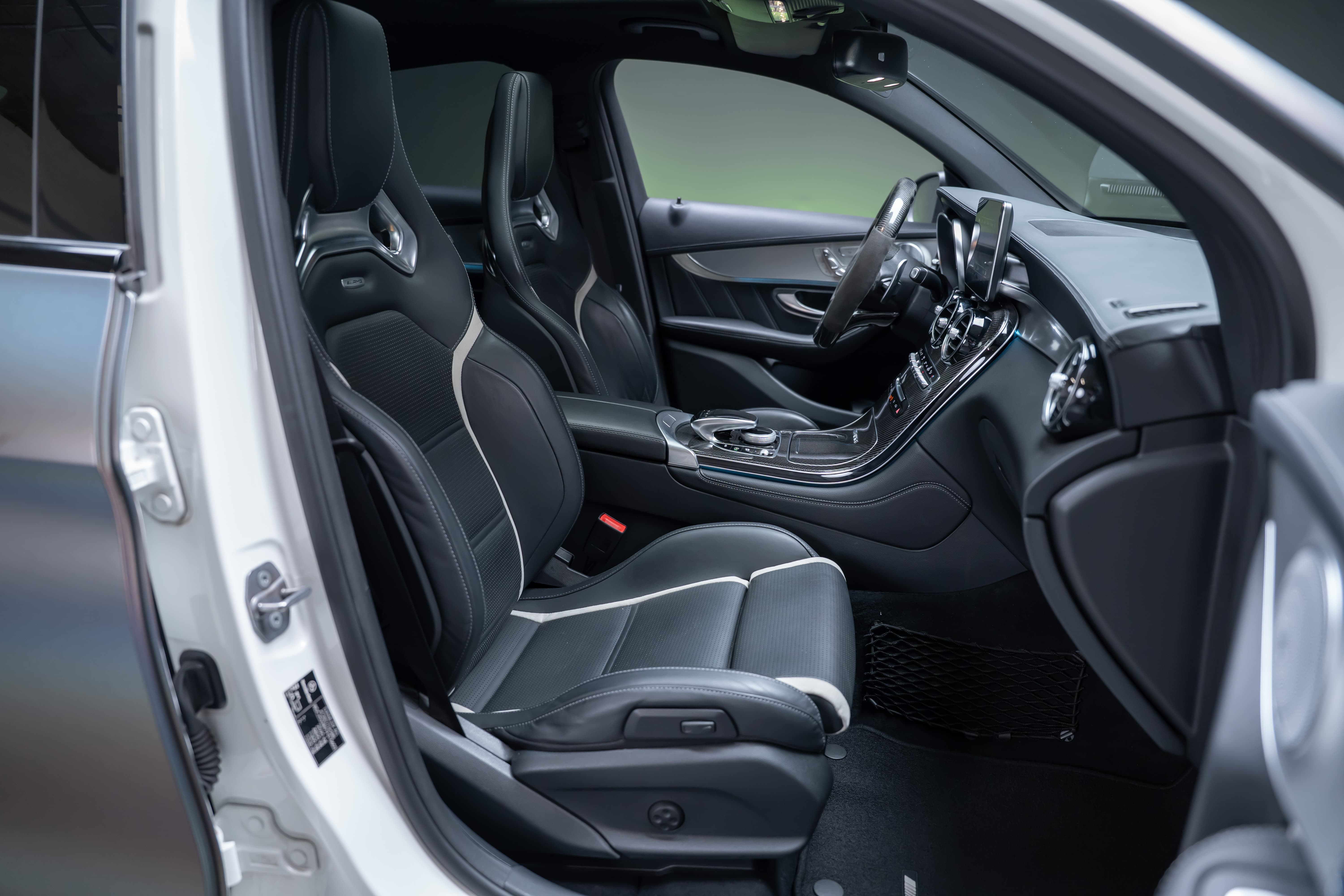 MERCEDES-BENZ GLC 63 S AMG 4m+ Coupé / CH-Fahrzeug / Glasdach / 360°Kamera - Bild 27