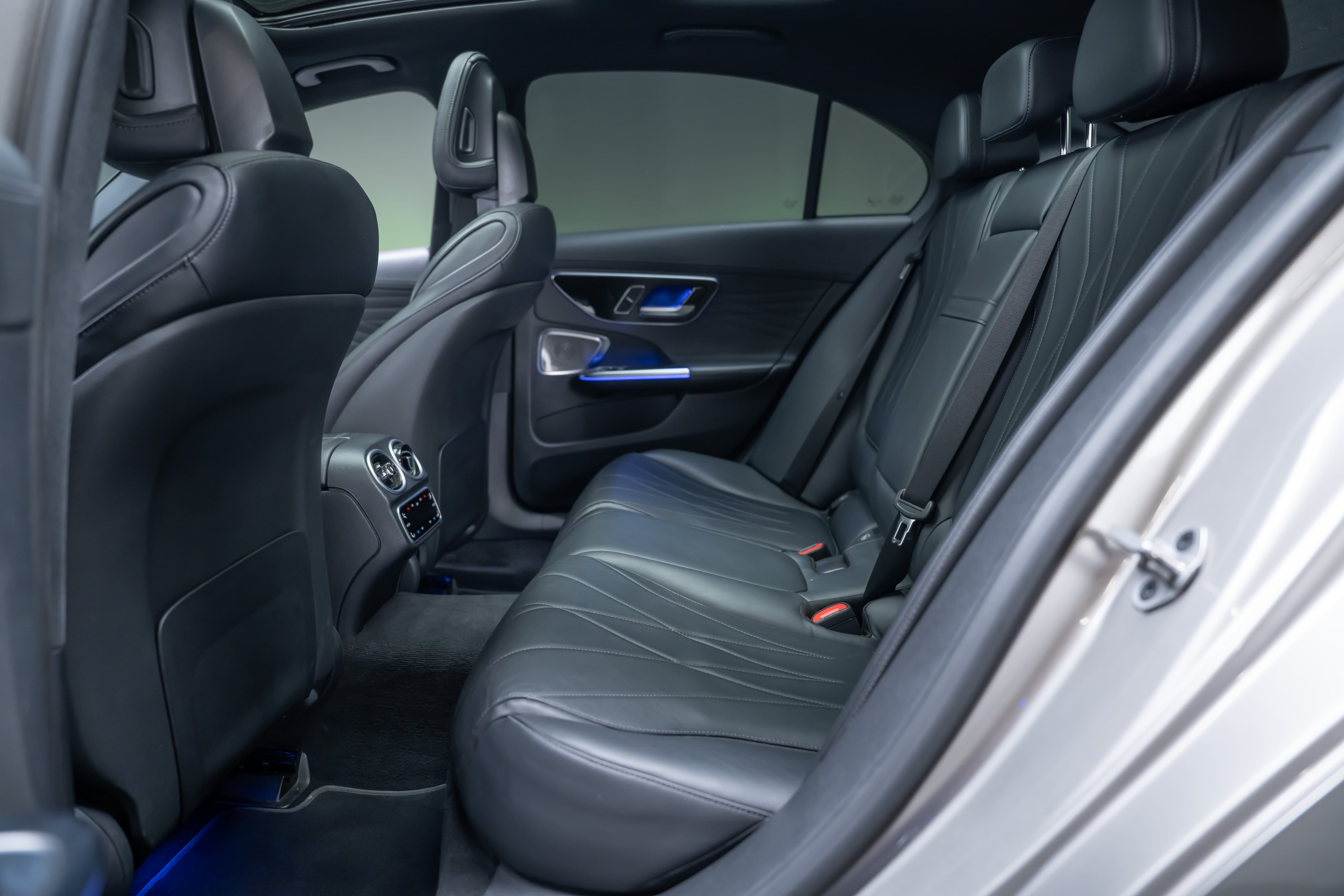 MERCEDES-BENZ C 200 AMG Line 4matic / CH-Fahrzeug / Panorama-Glasdach / 360°Kamera / - Bild 17