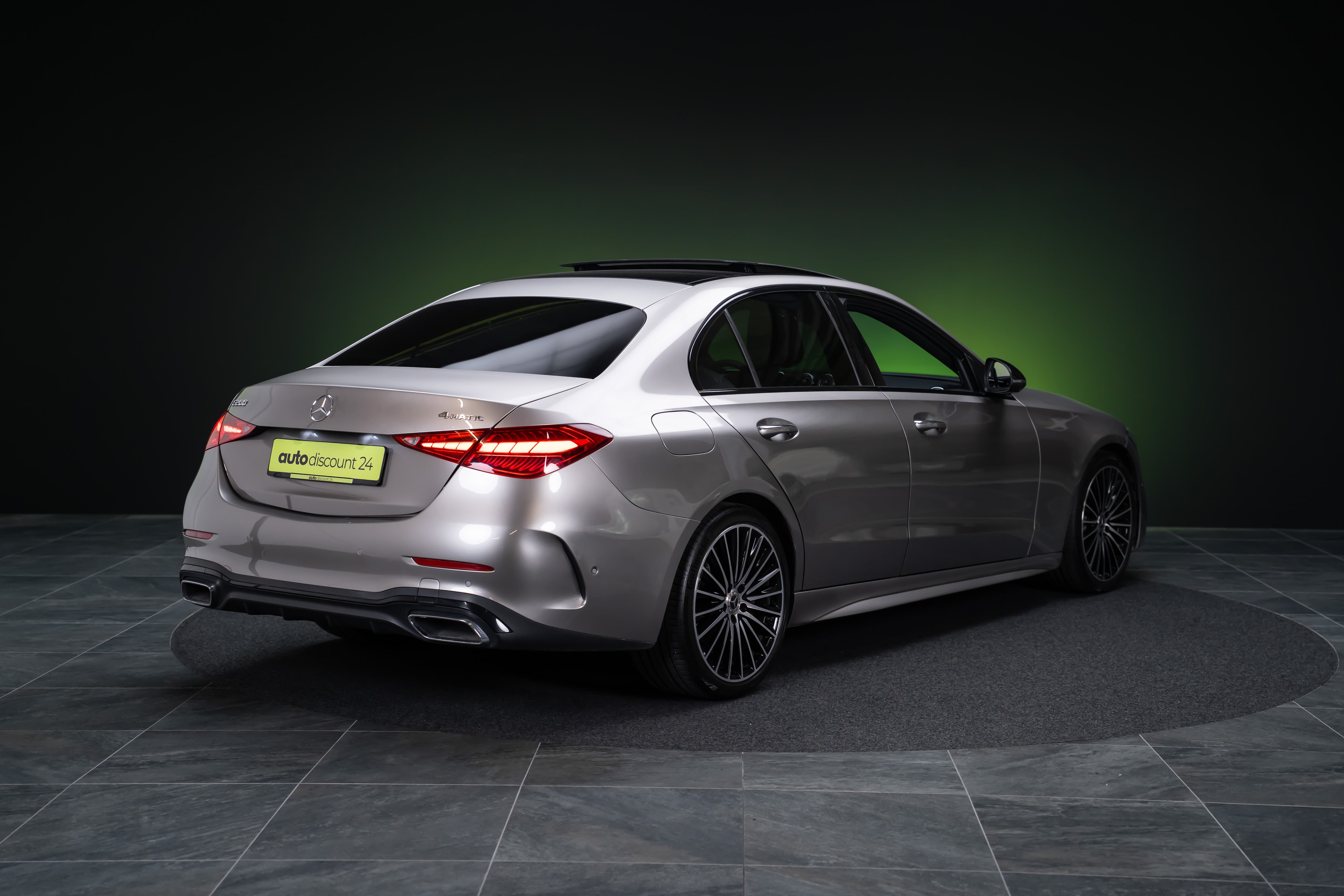 MERCEDES-BENZ C 200 AMG Line 4matic / CH-Fahrzeug / Panorama-Glasdach / 360°Kamera / - Bild 5