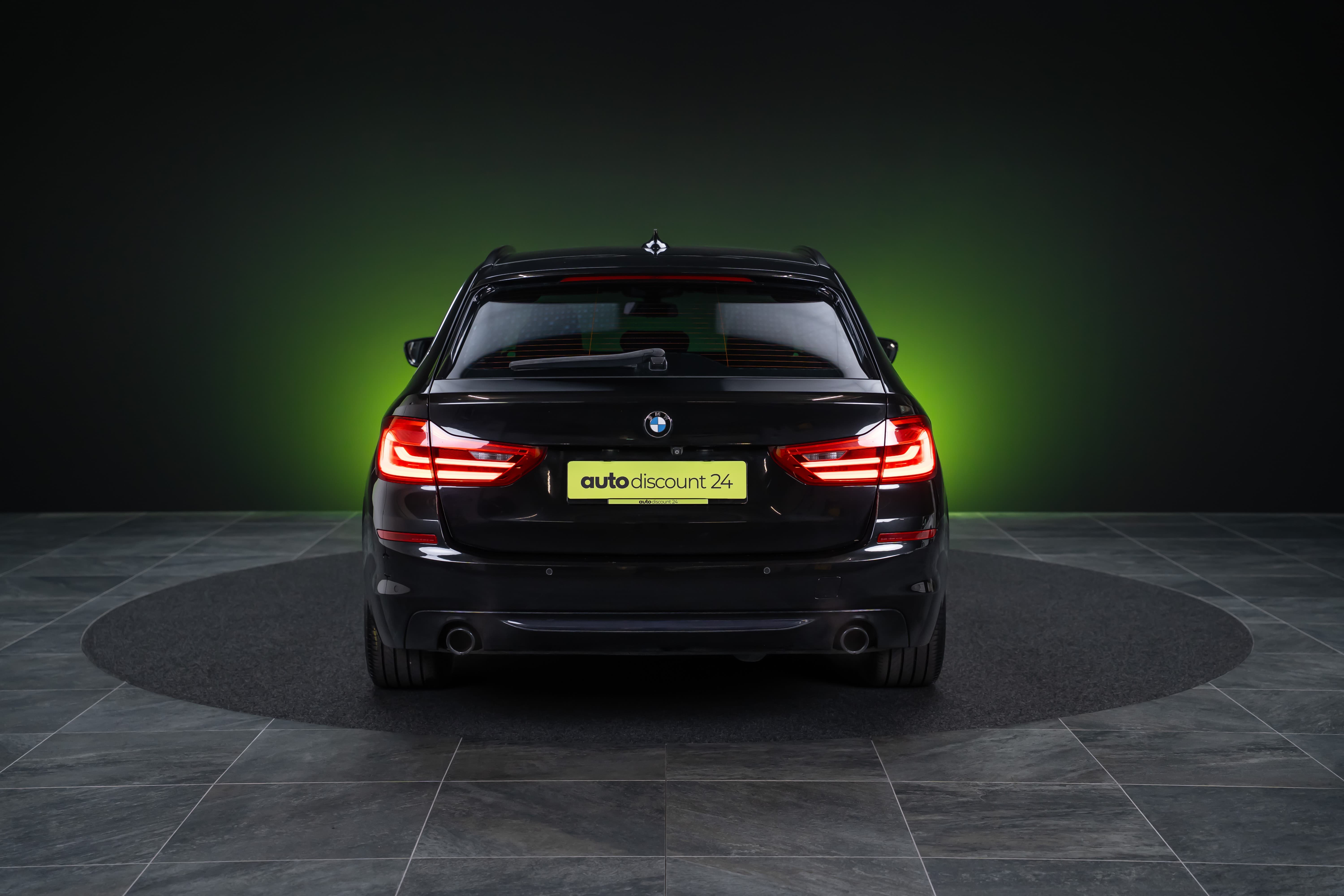 BMW 520d xDrive paddles Touring / CH-Fahrzeug / Rückfahrkamera / HeadUp - Bild 6