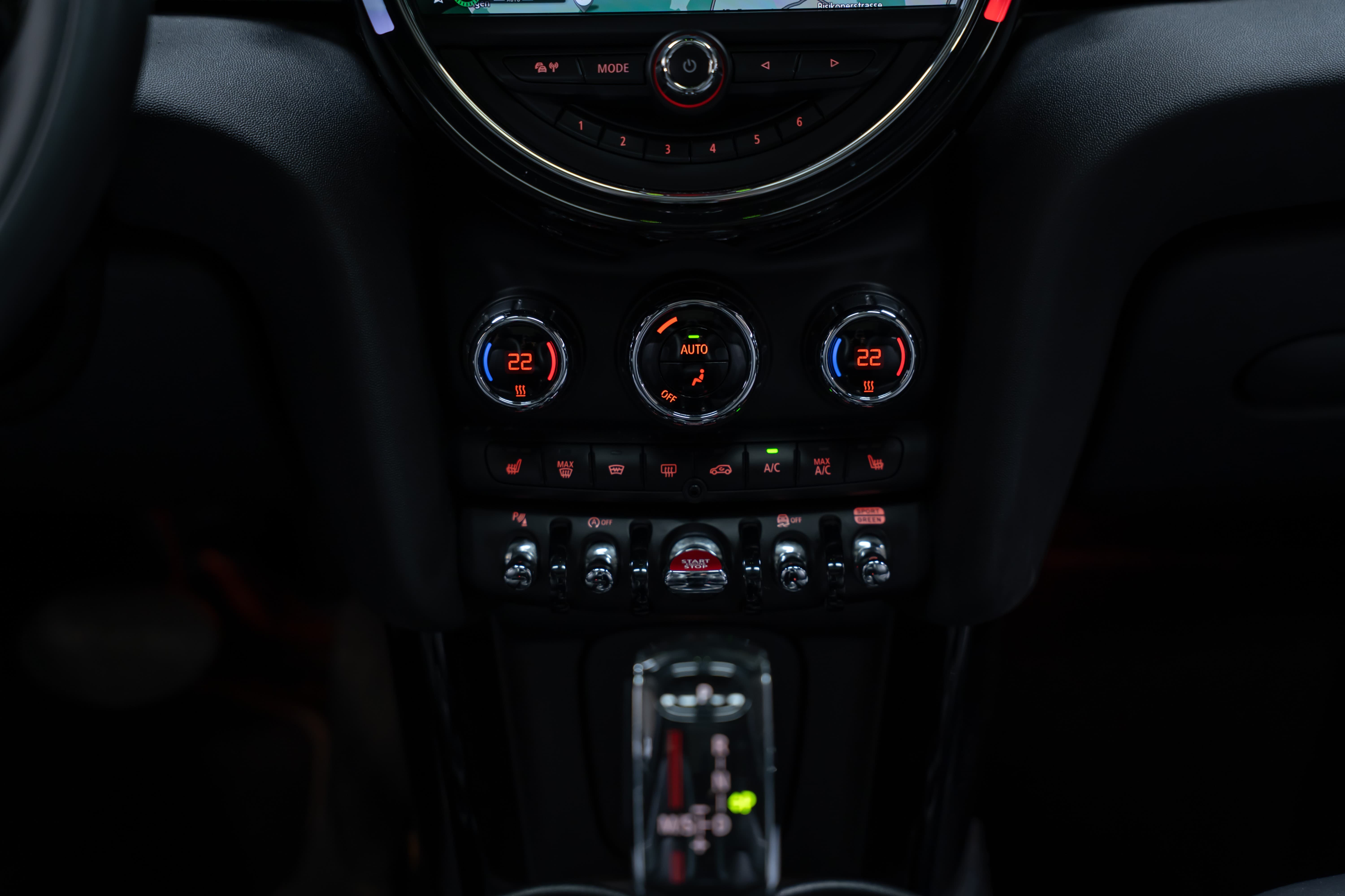 MINI Mini Cooper S SDKG / CH-Fahrzeug / Panorama / Rückfahrkamera - Bild 18