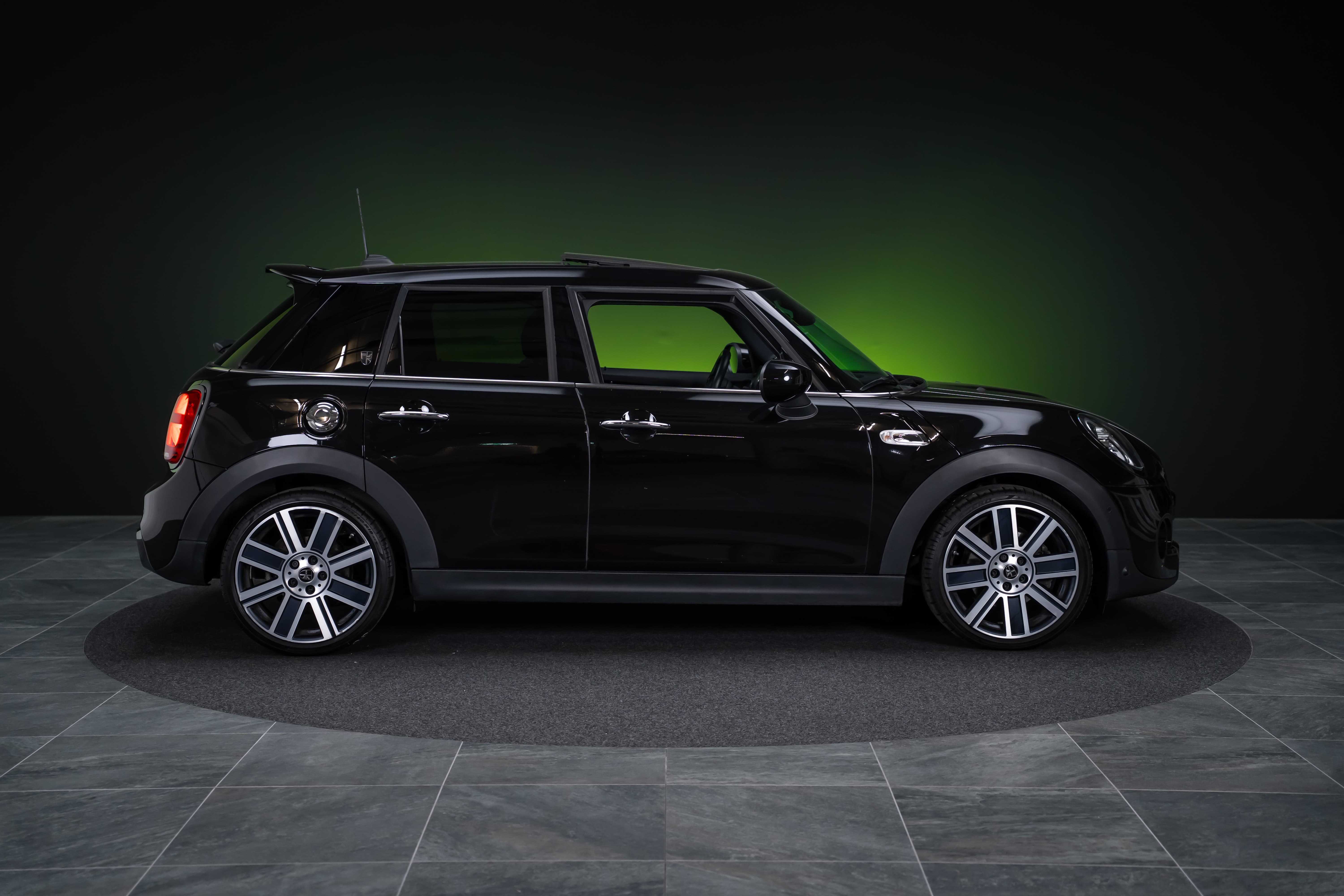 MINI Mini Cooper S SDKG / CH-Fahrzeug / Panorama / Rückfahrkamera - Bild 4