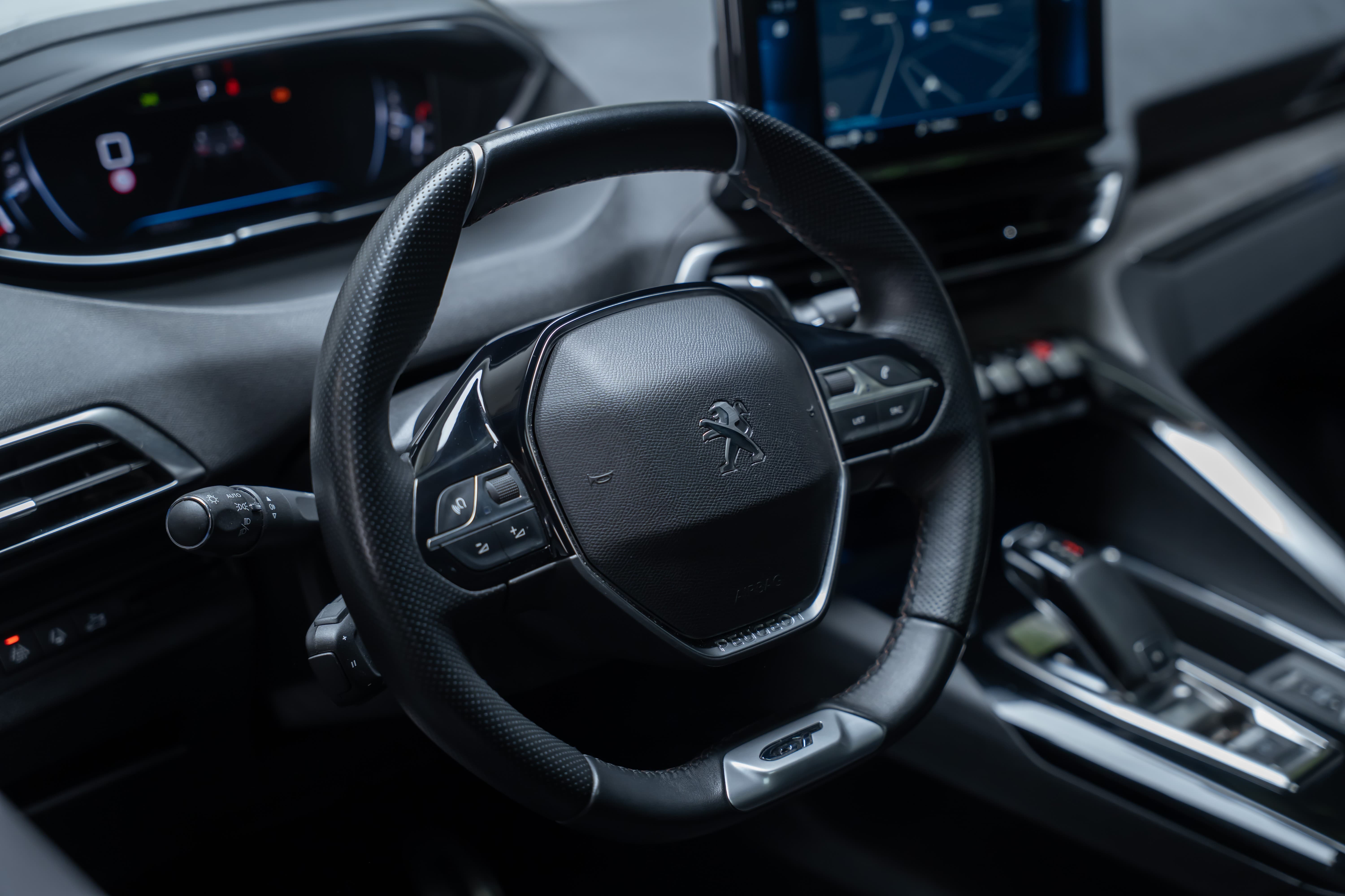 PEUGEOT 3008 1.6 PureTech GT Pack / CH-Fahrzeug / Panorama-Schiebedach / 360°Kamera - Bild 13
