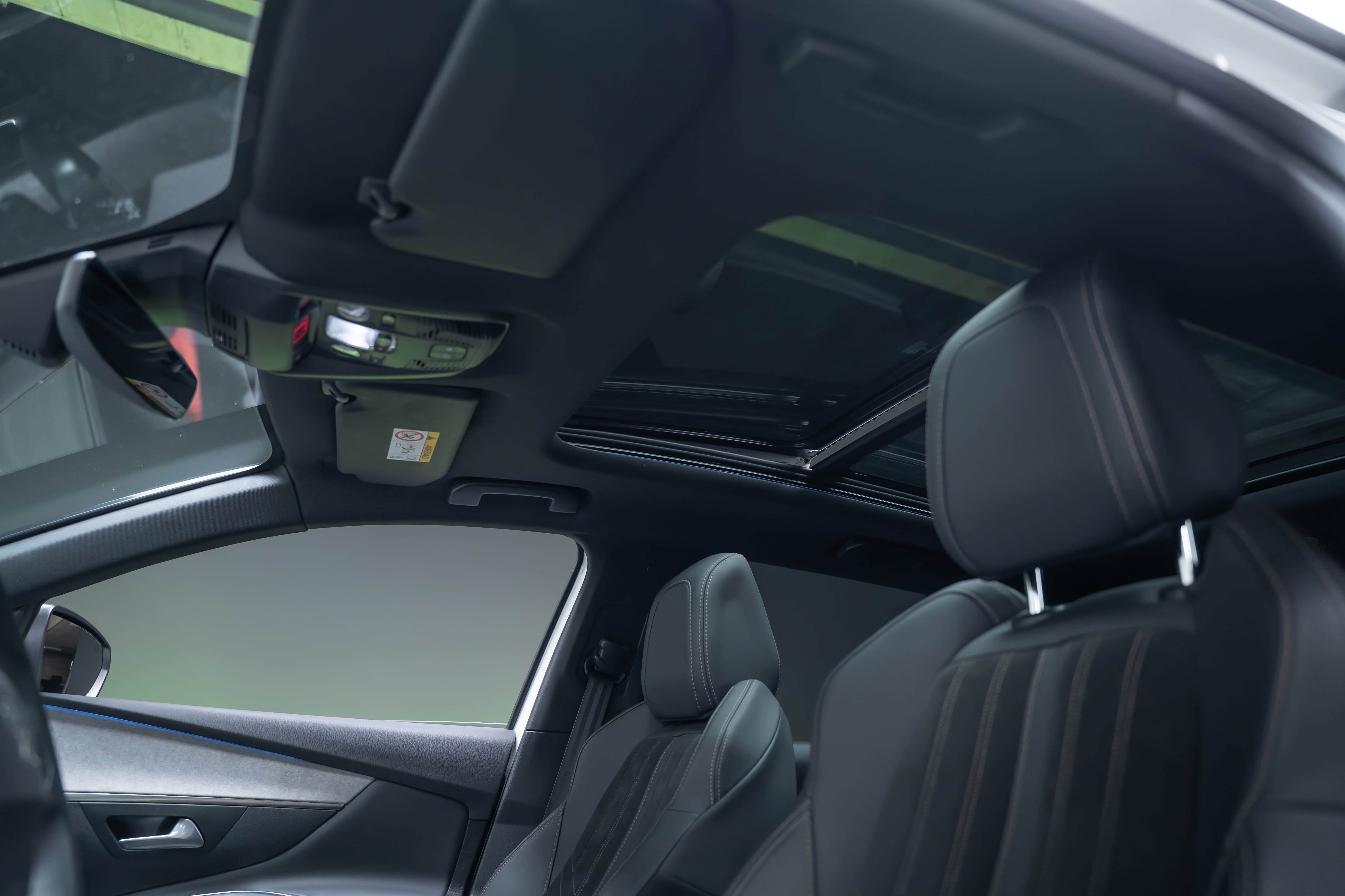PEUGEOT 3008 1.6 PureTech GT Pack / CH-Fahrzeug / Panorama-Schiebedach / 360°Kamera - Bild 12