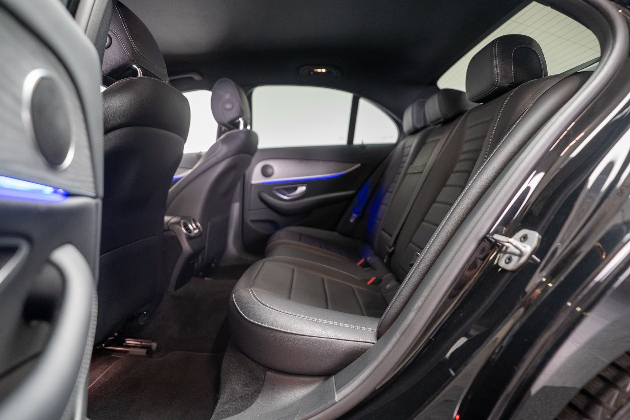 MERCEDES-BENZ E 200 Avantgarde 4matic / CH-Fahrzeug / 360°Kamera / Ambientebeleuchtung - Bild 11