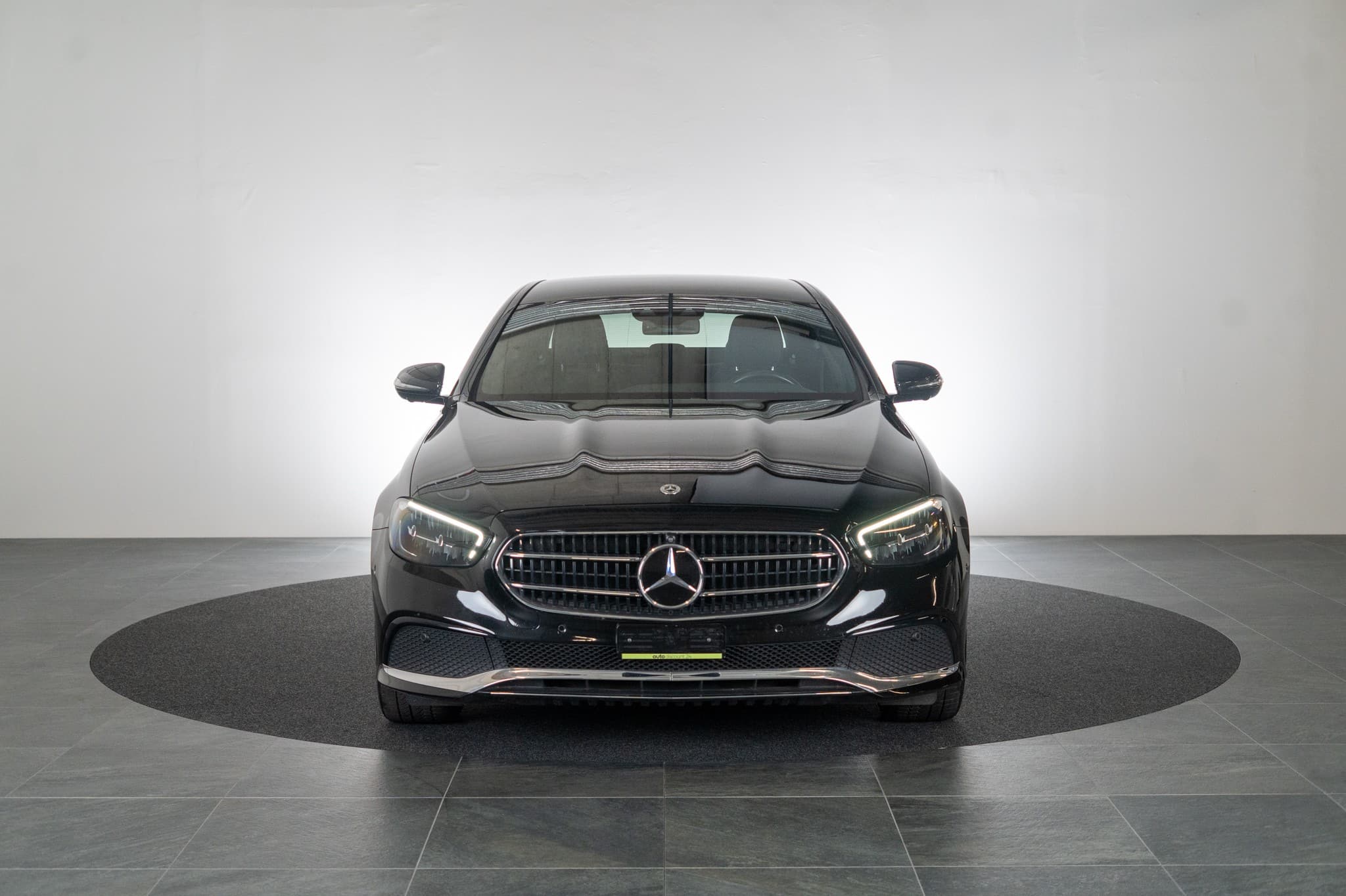 MERCEDES-BENZ E 200 Avantgarde 4matic / CH-Fahrzeug / 360°Kamera / Ambientebeleuchtung - Bild 2