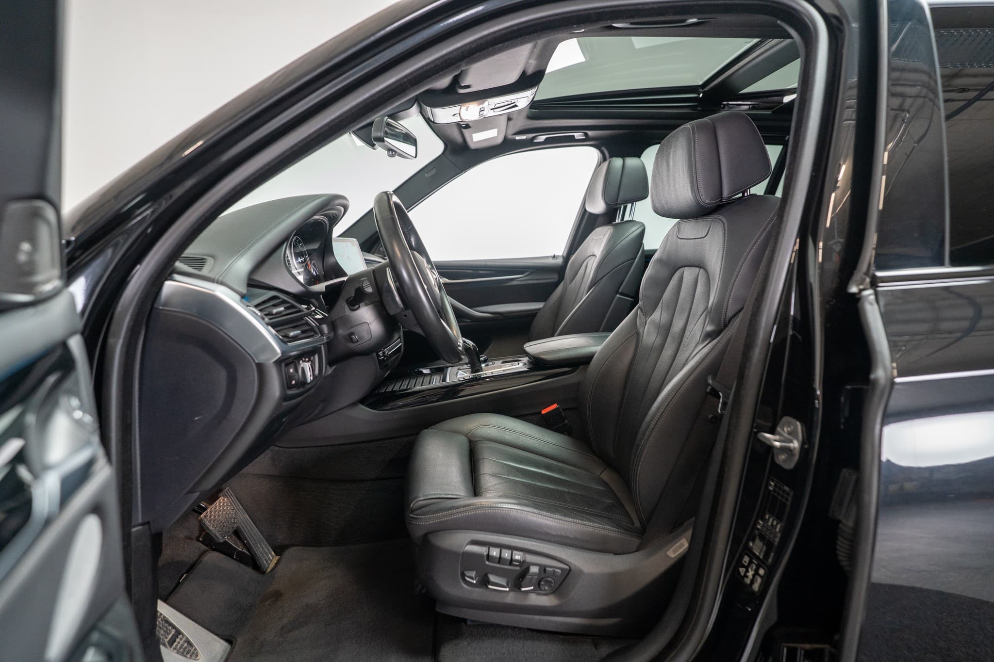 BMW X5 M50d / CH-Fahrzeug / Panorama / Harman/Kardon - Bild 8