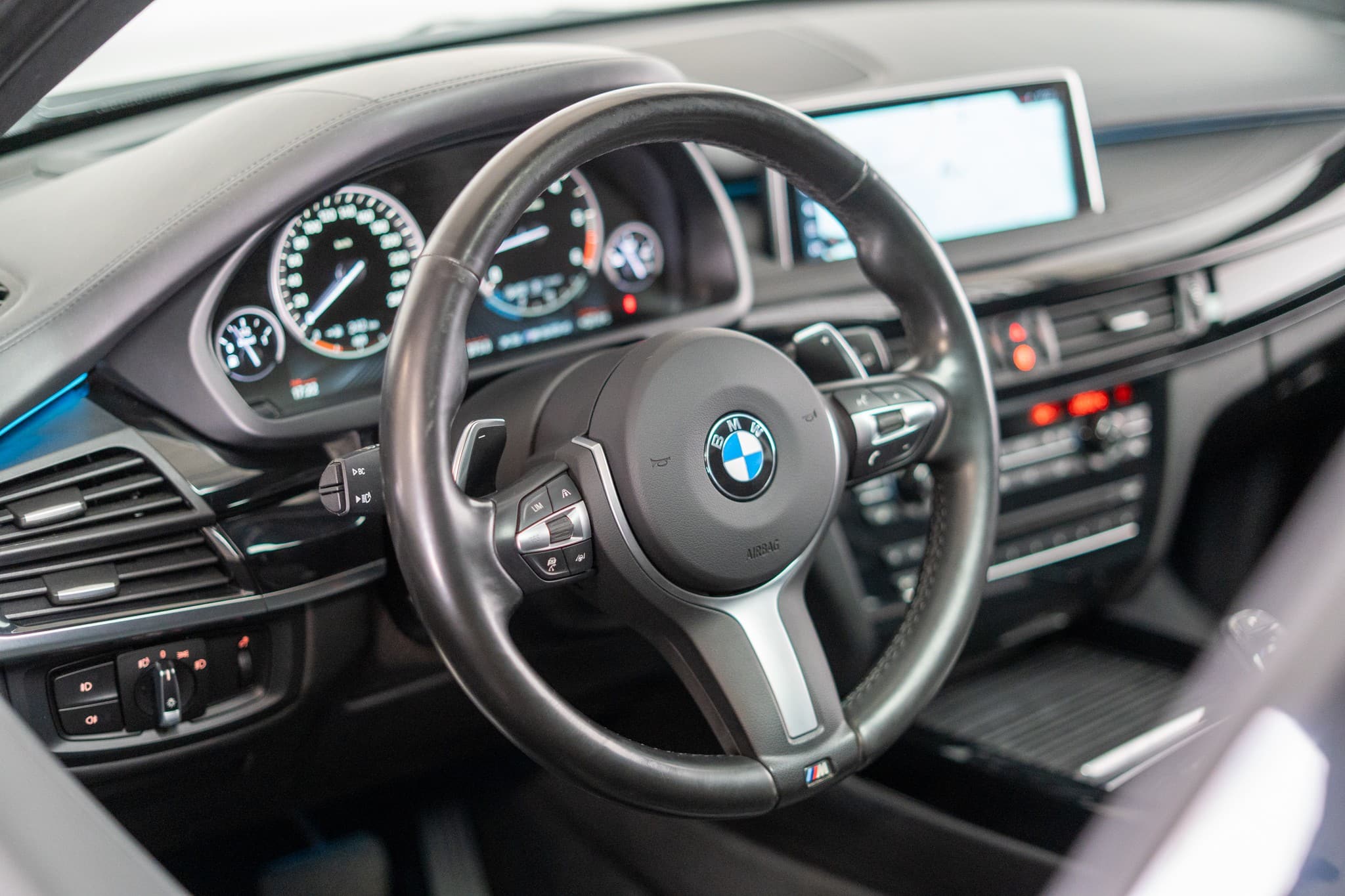 BMW X5 M50d / CH-Fahrzeug / Panorama / Harman/Kardon - Bild 9