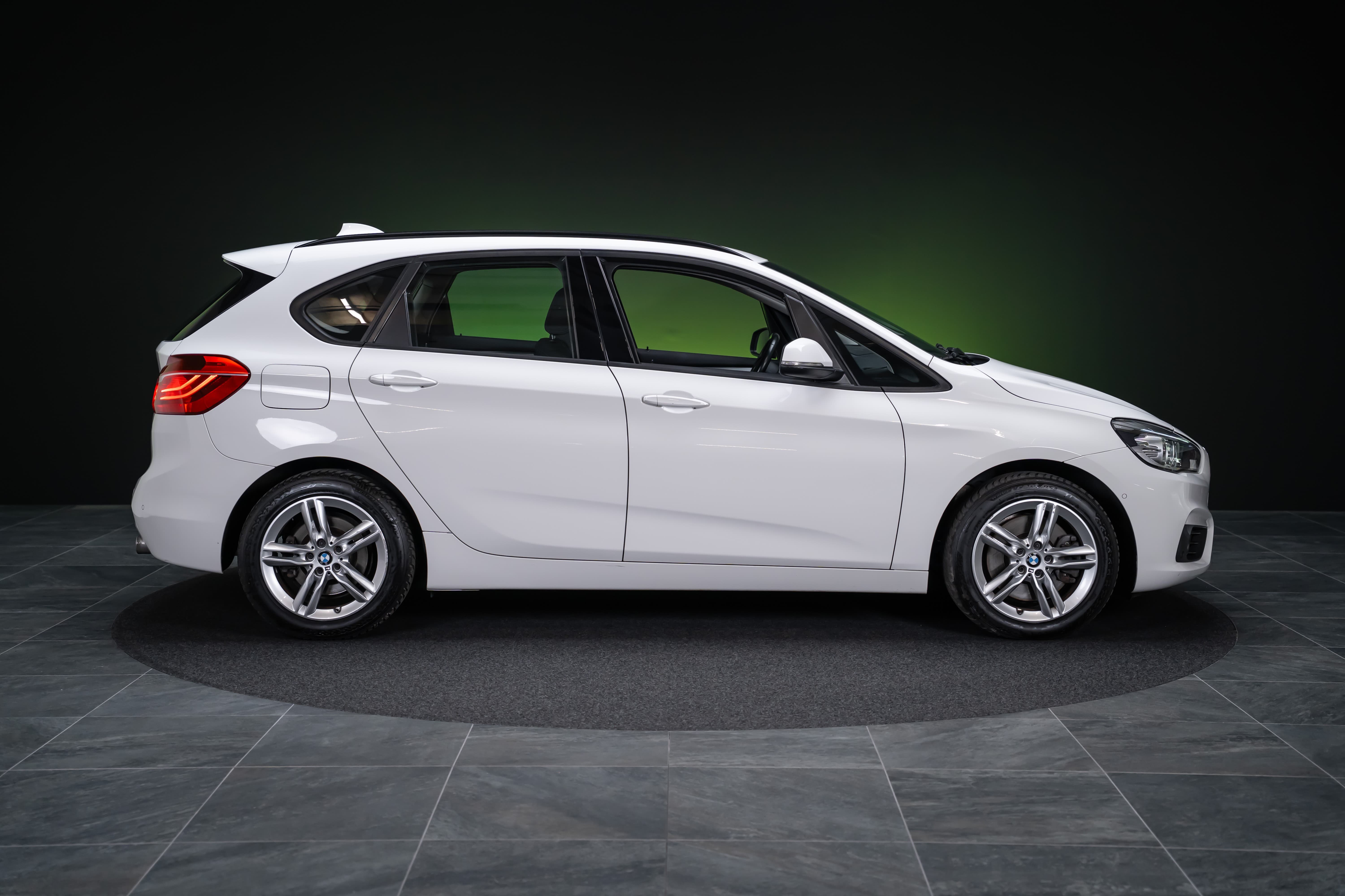 BMW 225i xDrive SAG Active Tourer / CH-Fahrzeug / HeadUp / Rückfahrkamera - Bild 4