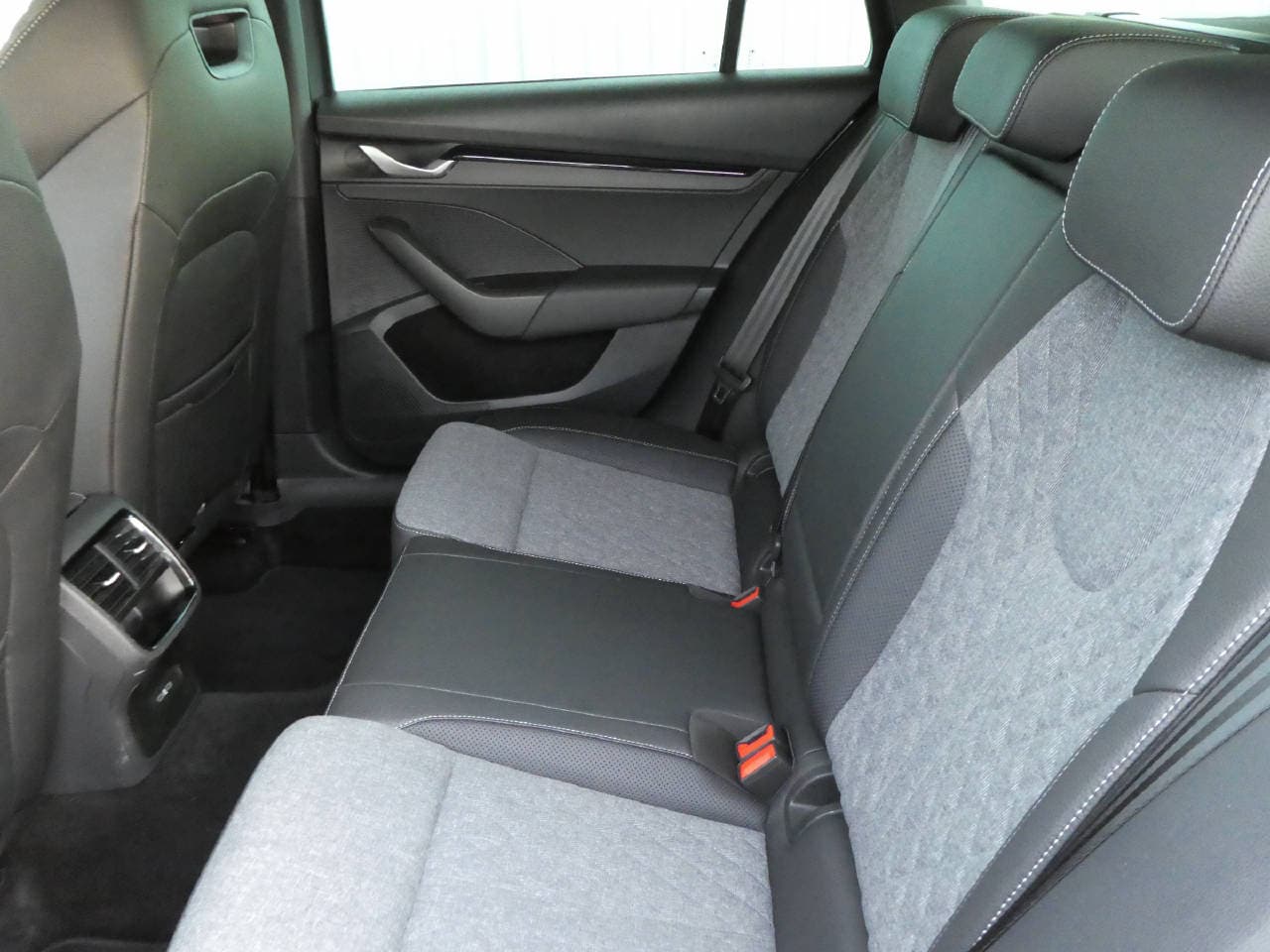 SKODA Octavia Combi 1.5 TSI SportLine DSG - Bild 11