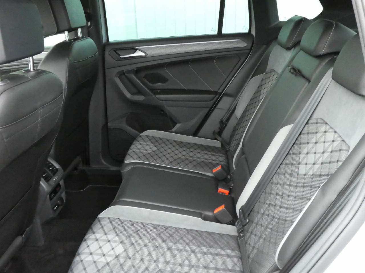 VW Tiguan 1.4 TSI PHEV R-Line SELECTION DSG - Bild 11