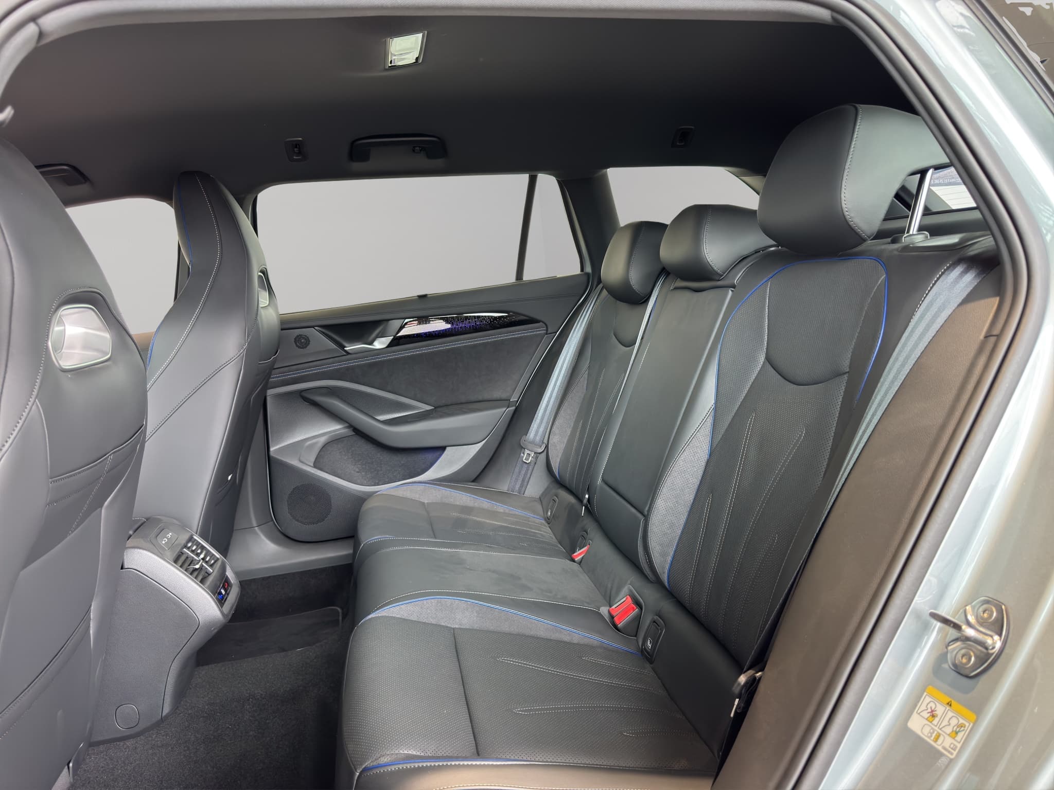 VW Passat Variant 1.5 TSI evo2 Plug-In- Hybrid R-Line DSG - Bild 10