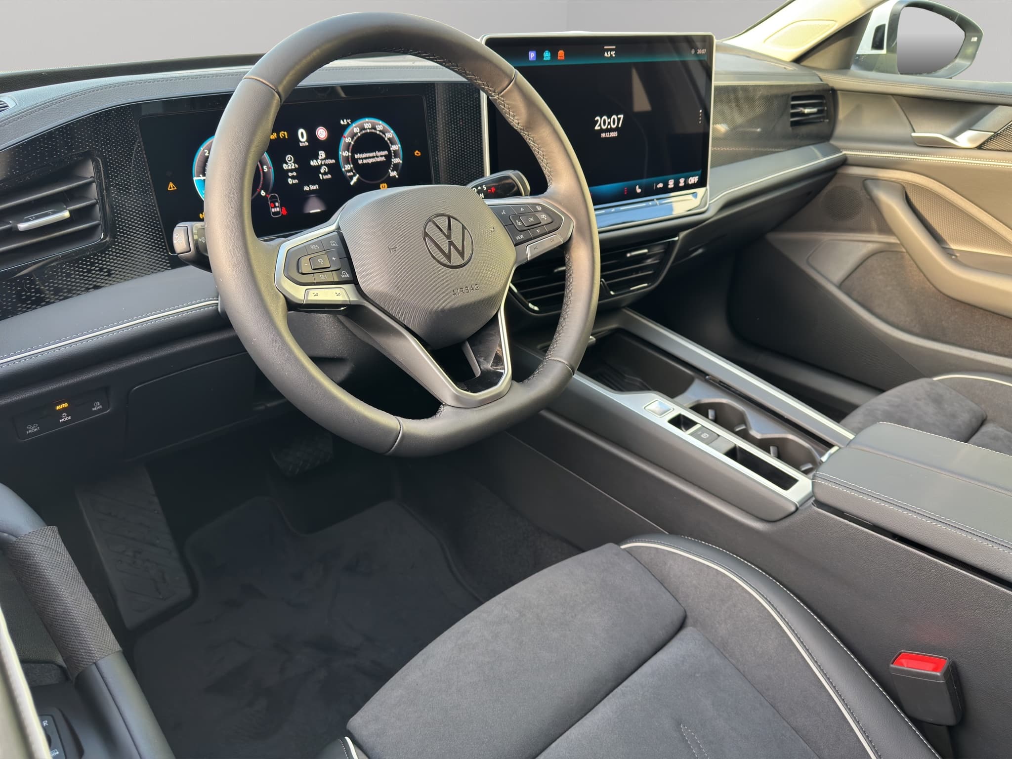 VW Passat Variant 2.0 TDI evo Business 4 Motion DSG - Bild 10