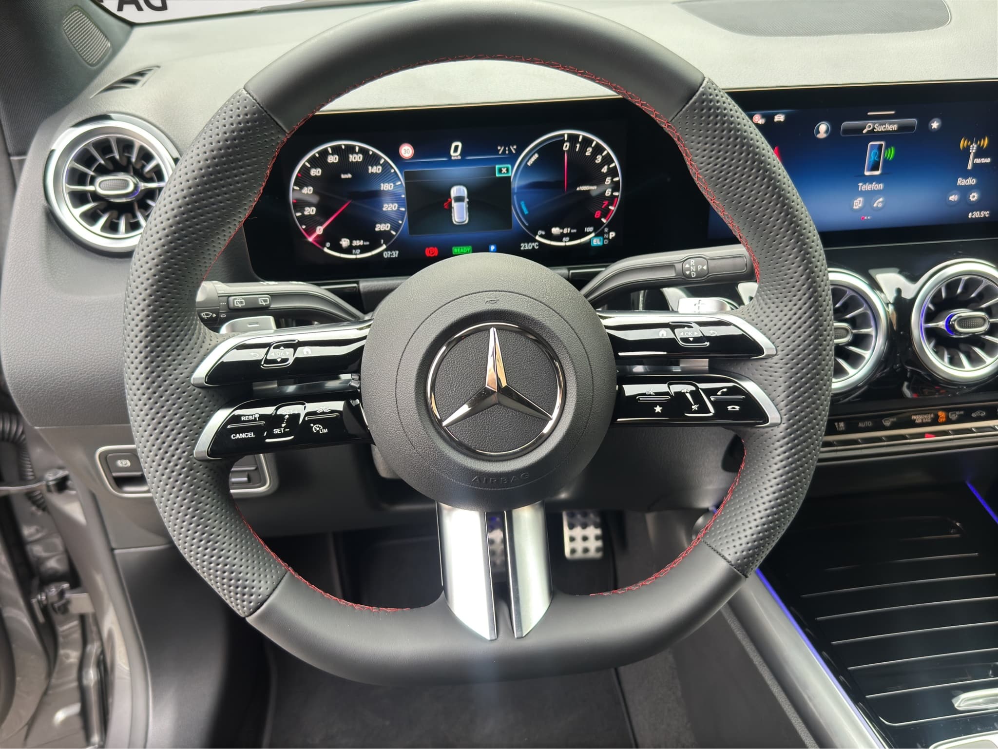 MERCEDES-BENZ GLA 250 e 8G-DCT AMG Line Night Paket FACELIFT - Bild 17