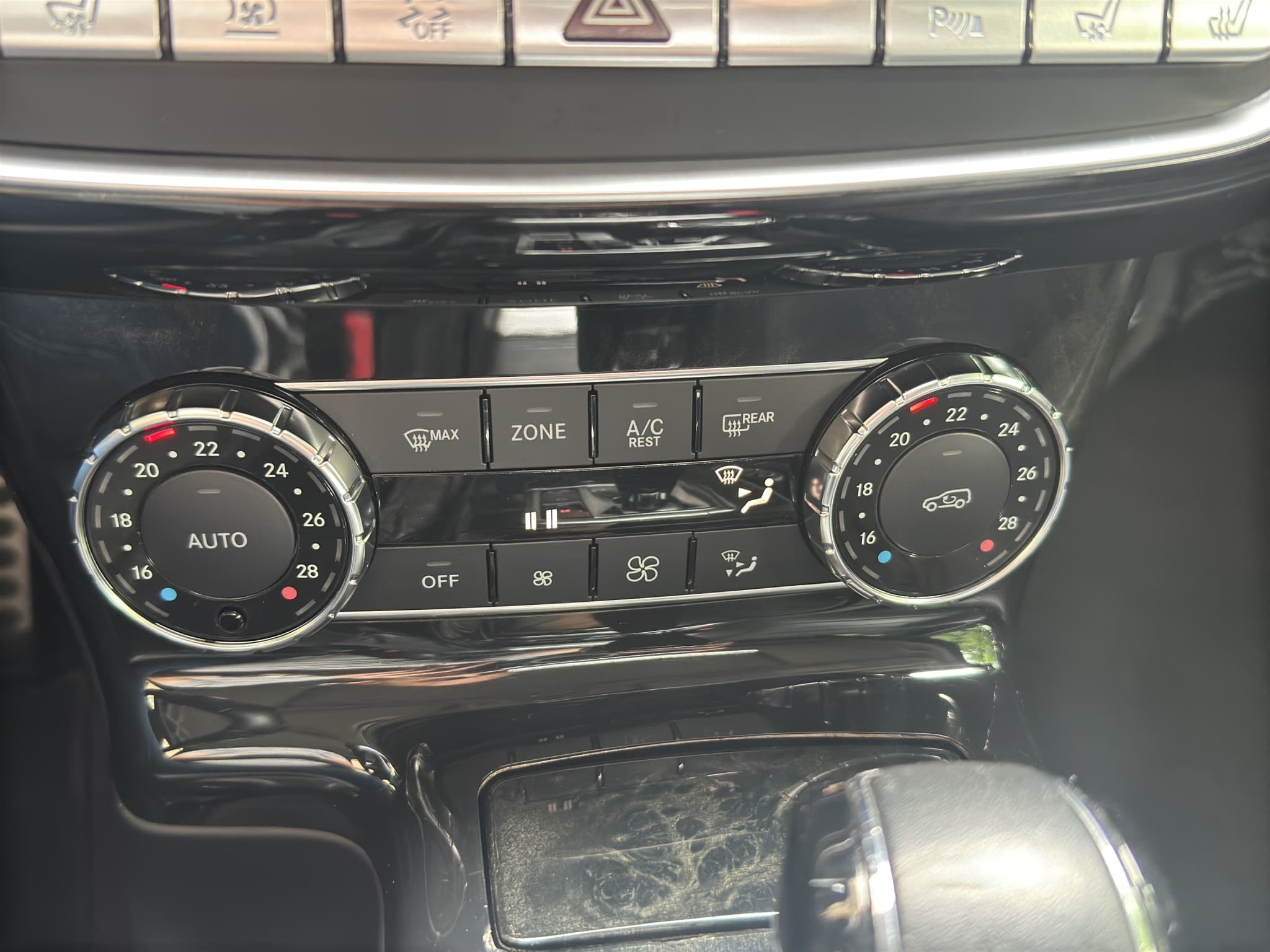 MERCEDES-BENZ G 500 (CH) Lang AHK / Sport Paket / Distronic Plus - Bild 23