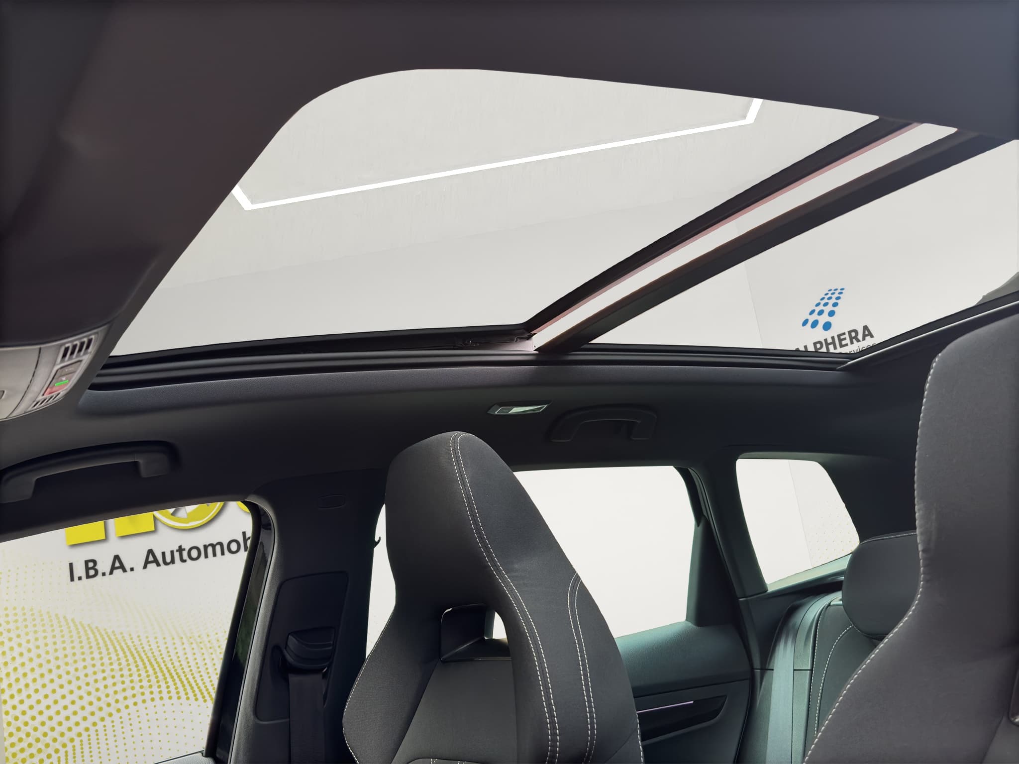 SKODA Karoq 1.5TSI Sport Line Aut. Panorama-Schiebedach - Bild 14