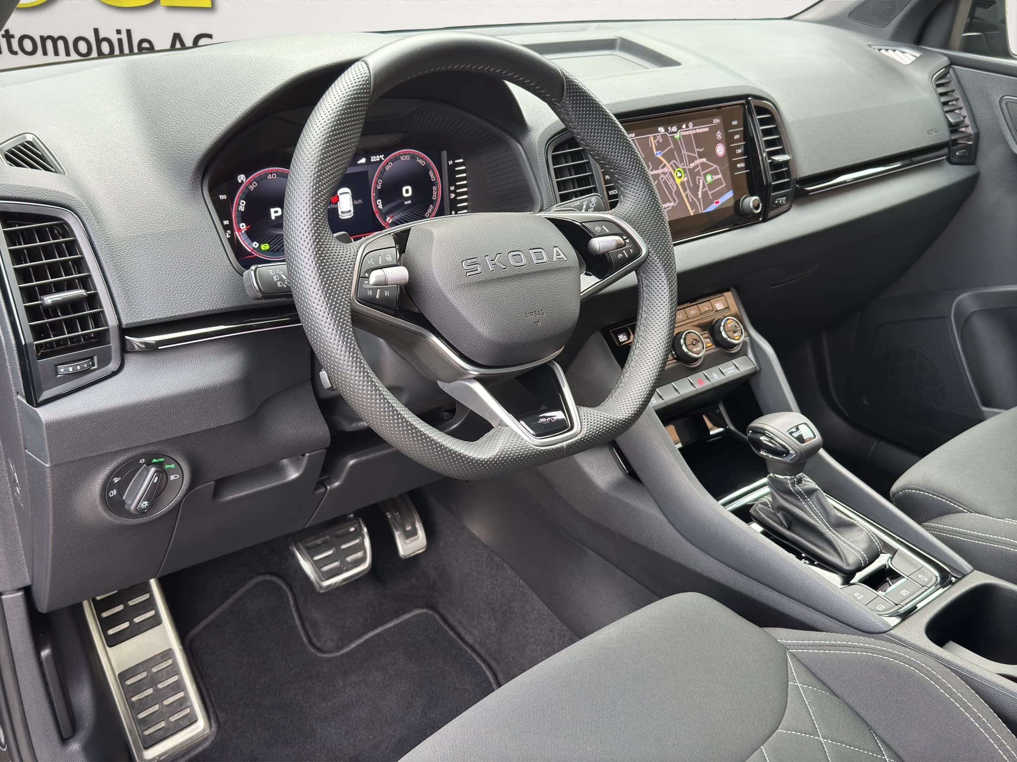 SKODA Karoq 1.5TSI Sport Line Aut. Panorama-Schiebedach - Bild 10