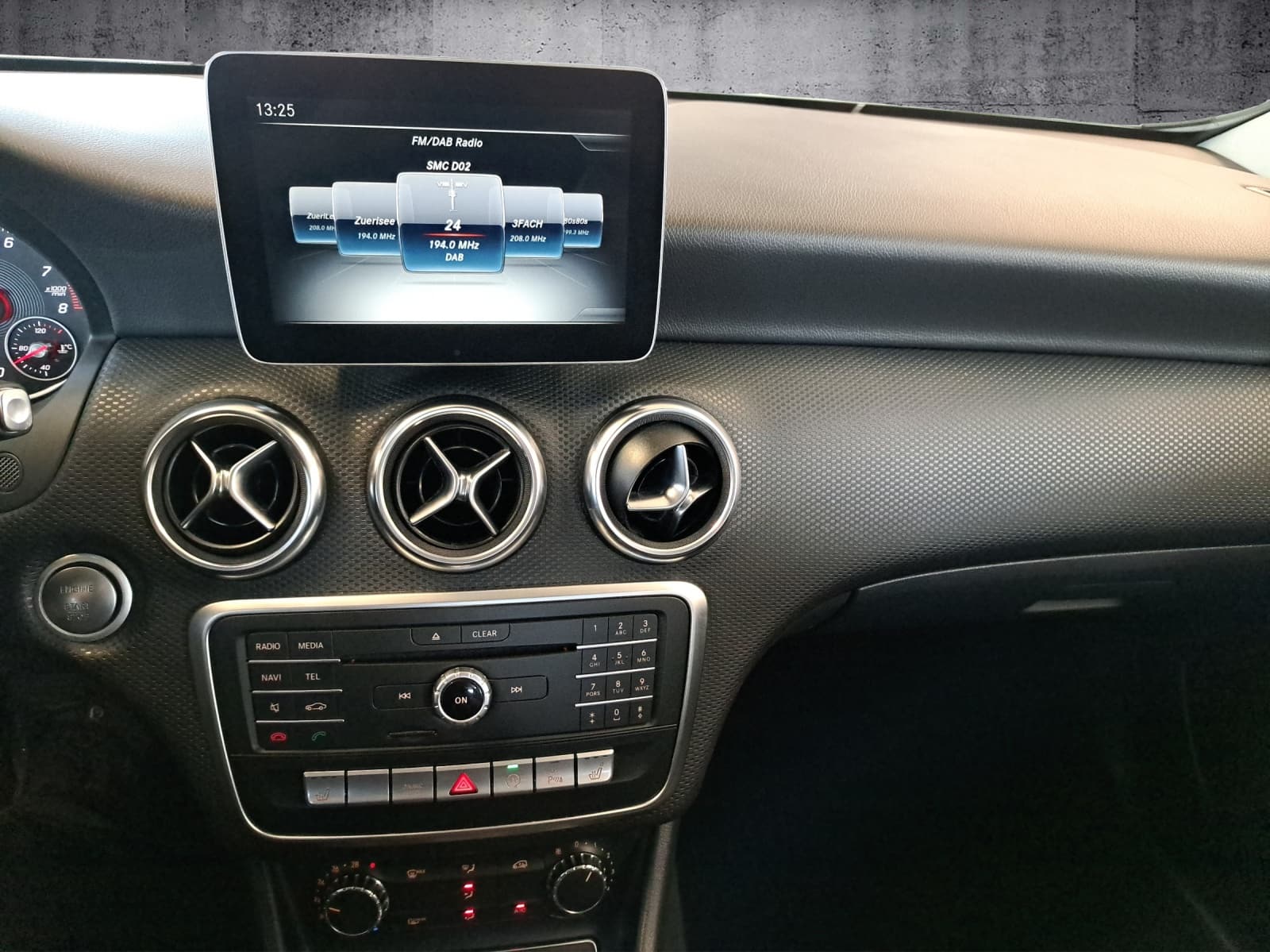 MERCEDES-BENZ A-CLASS W176 A 200 Style - Bild 14