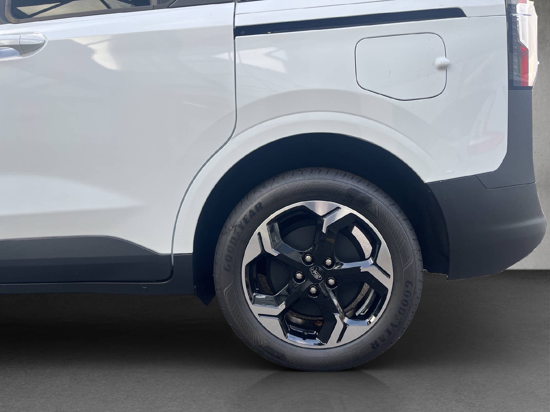 FORD E-Tourneo Courier Titanium - Bild 26