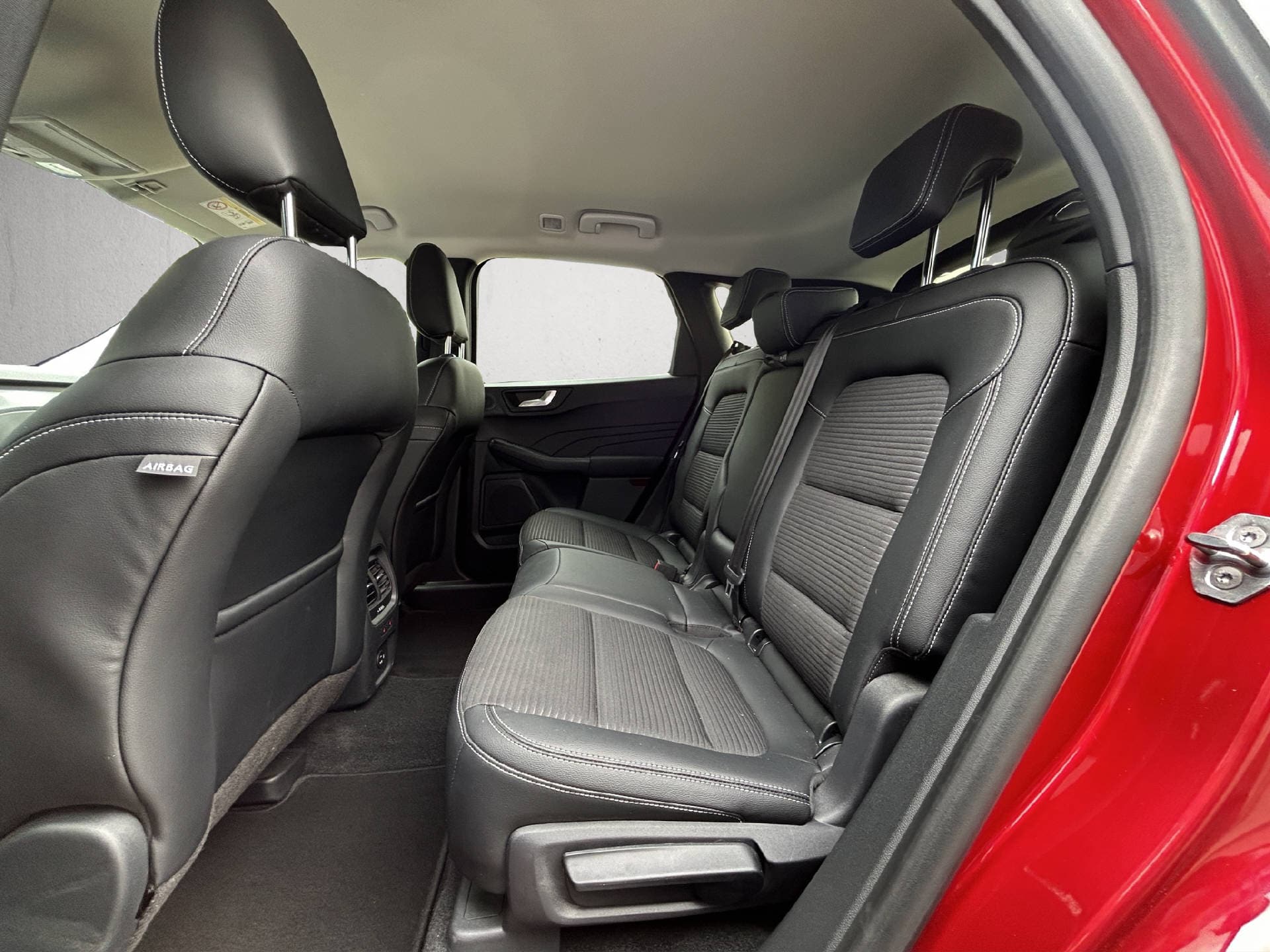 FORD Kuga 2.5 Plug-in Hybrid Titanium X - Bild 14