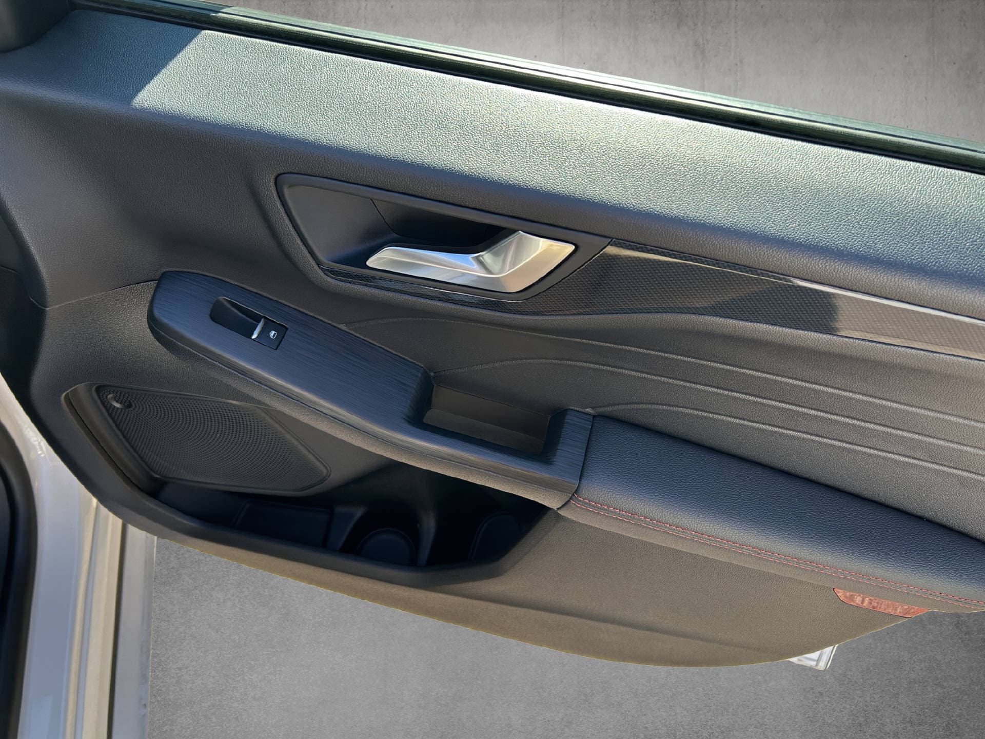 FORD Kuga 2.5 Plug-in Hybrid ST-Line X - Bild 18