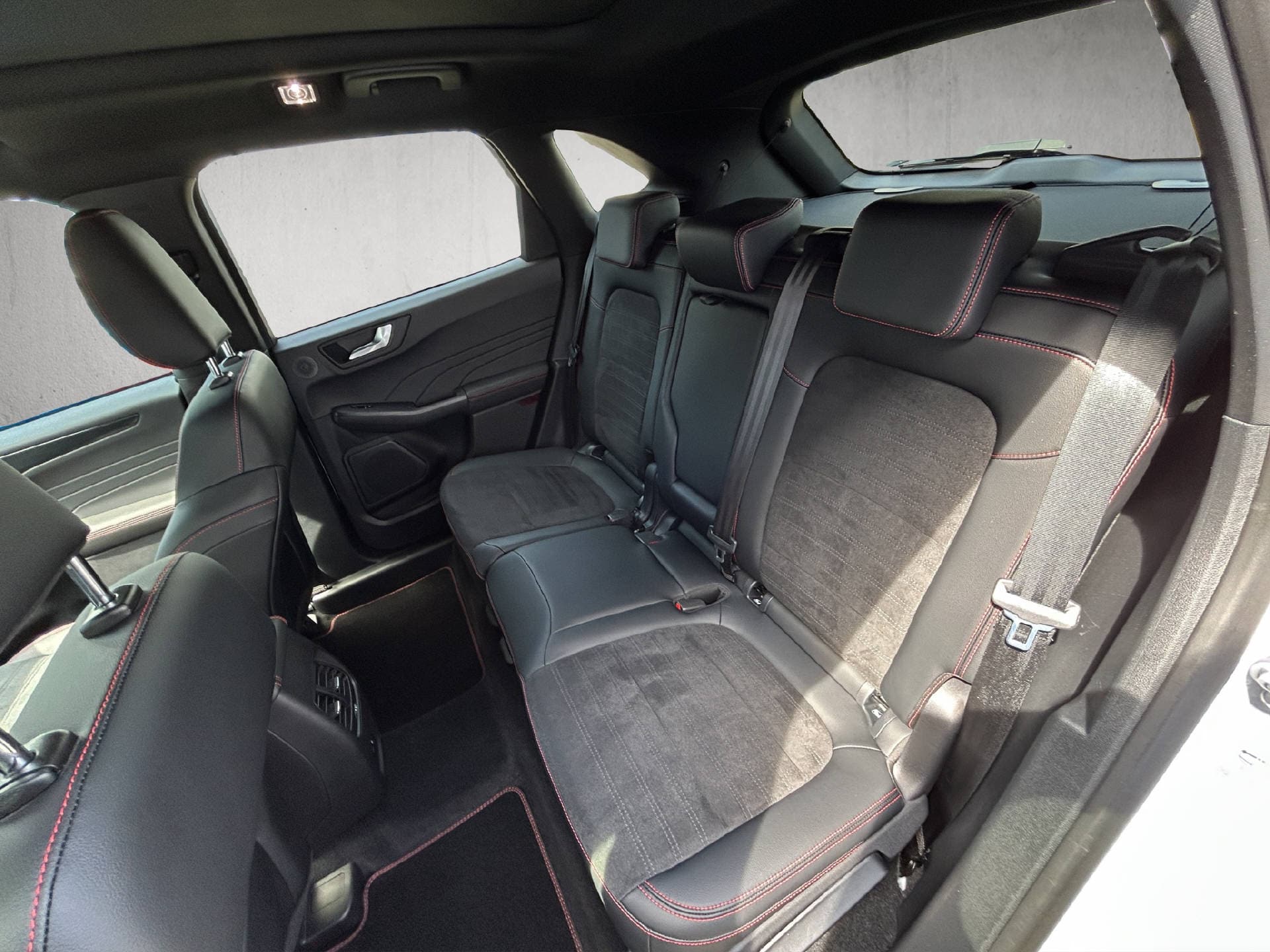 FORD Kuga 2.5 Plug-in Hybrid ST-Line X - Bild 14