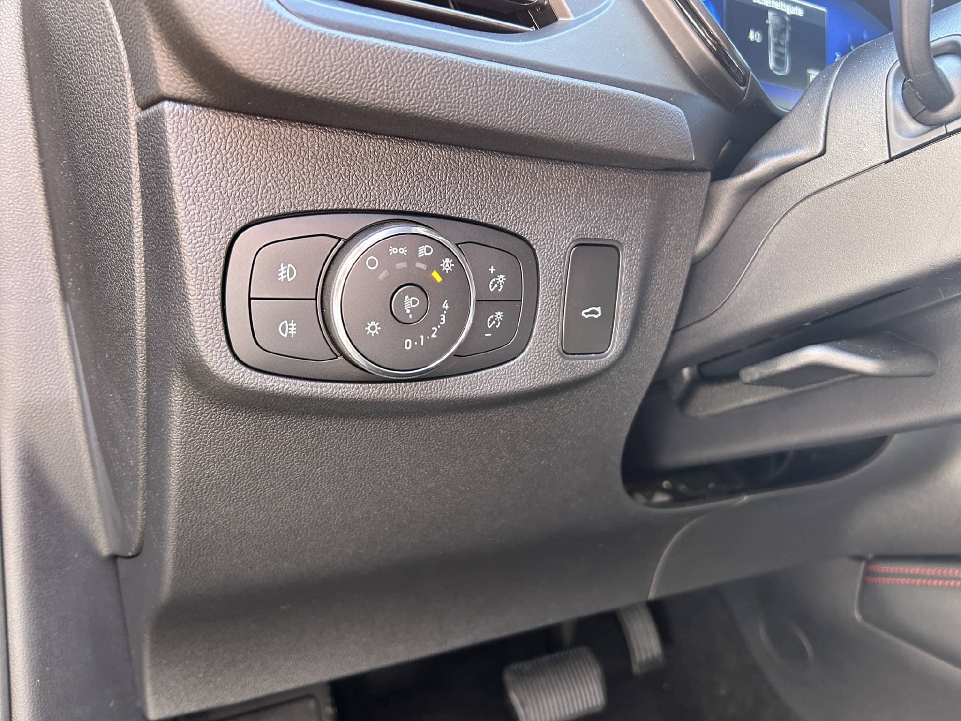 FORD Focus Station Wagon 1.0i EcoB Hybrid 155 ST-Line X - Bild 30