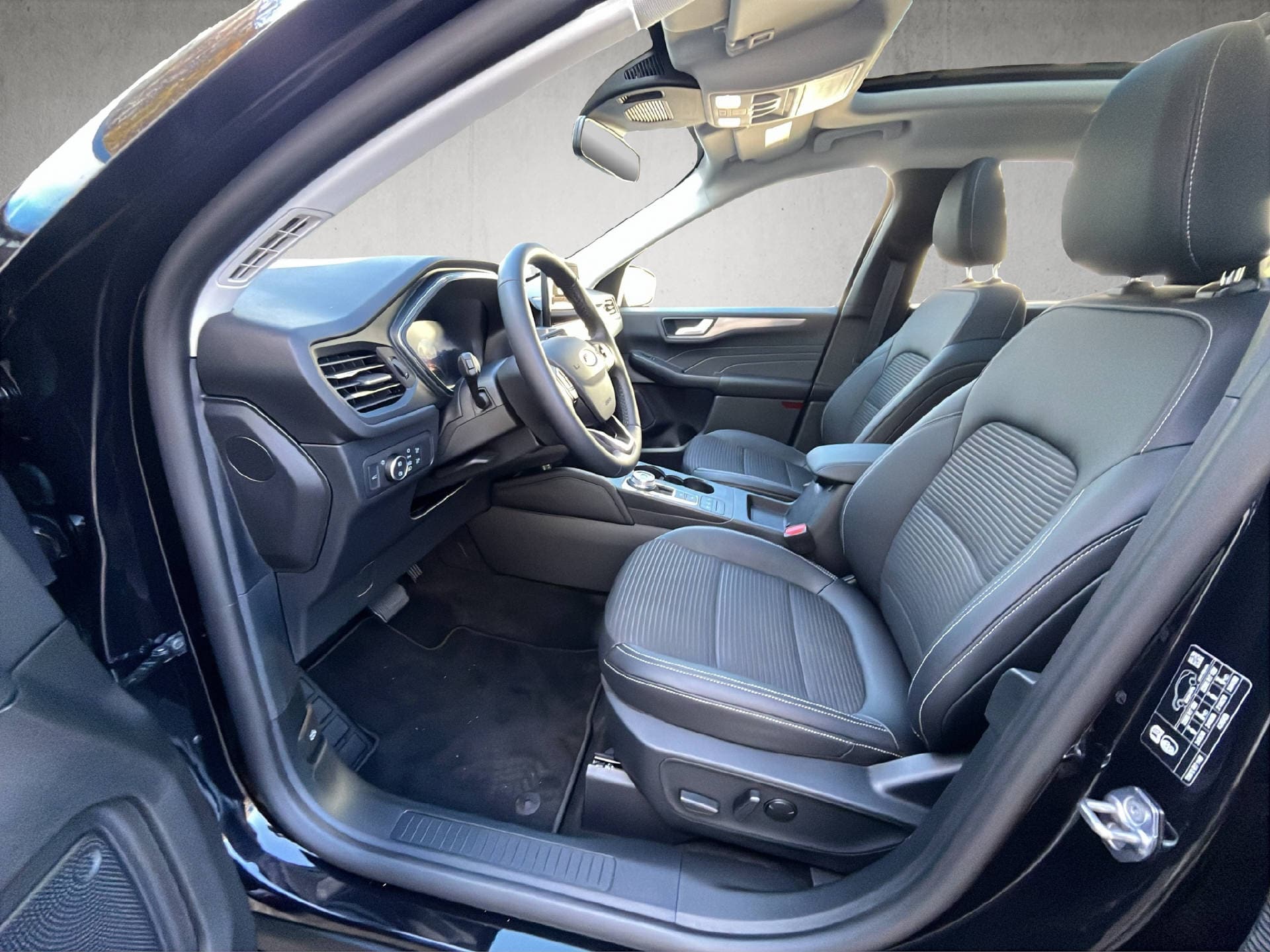 FORD Kuga 2.5 Hybrid Titanium X 4x4 - Bild 10