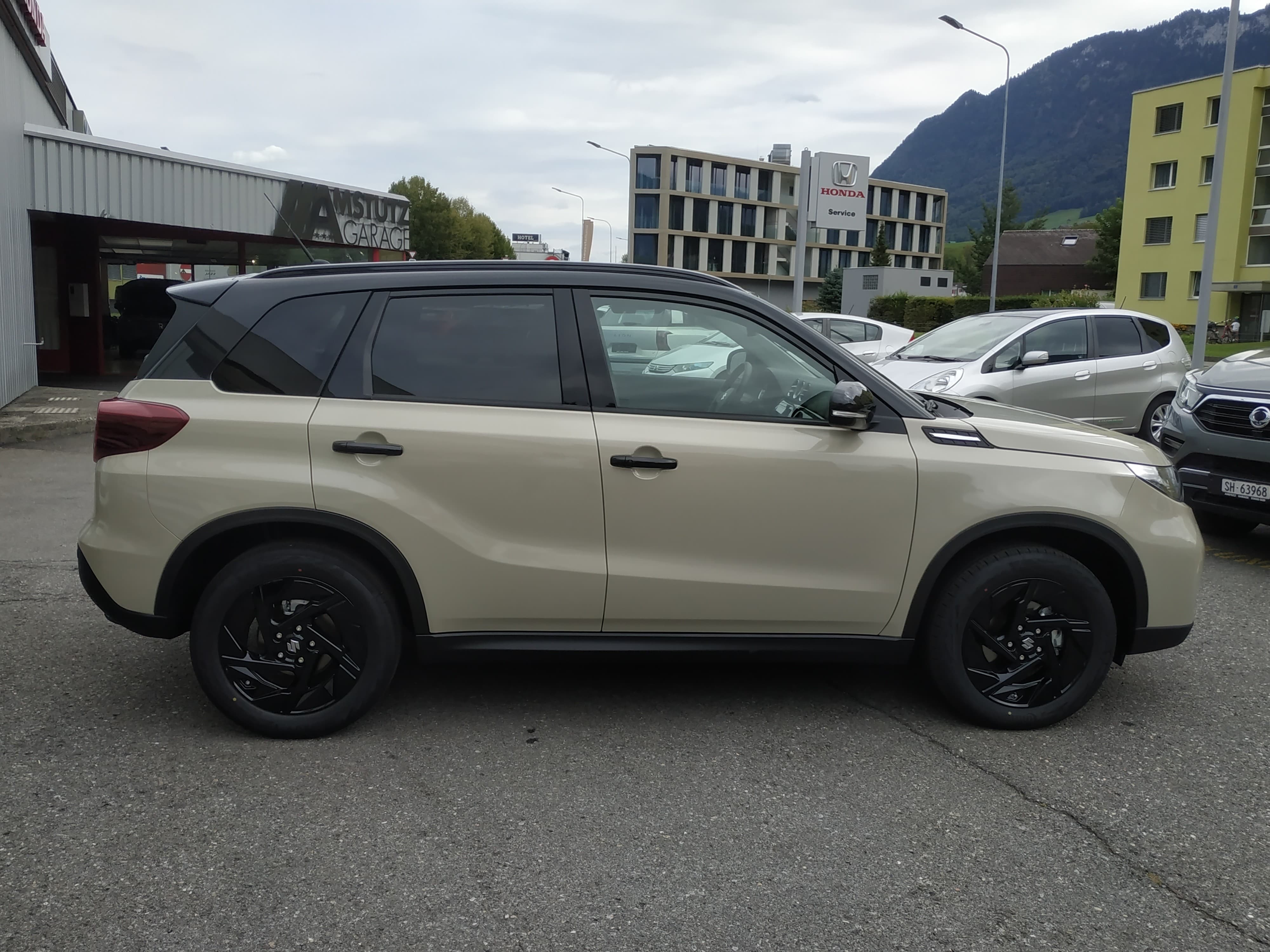 SUZUKI Vitara 1.4 Boosterjet Black Edition Top 4x4 Hybrid Automatic - Bild 6