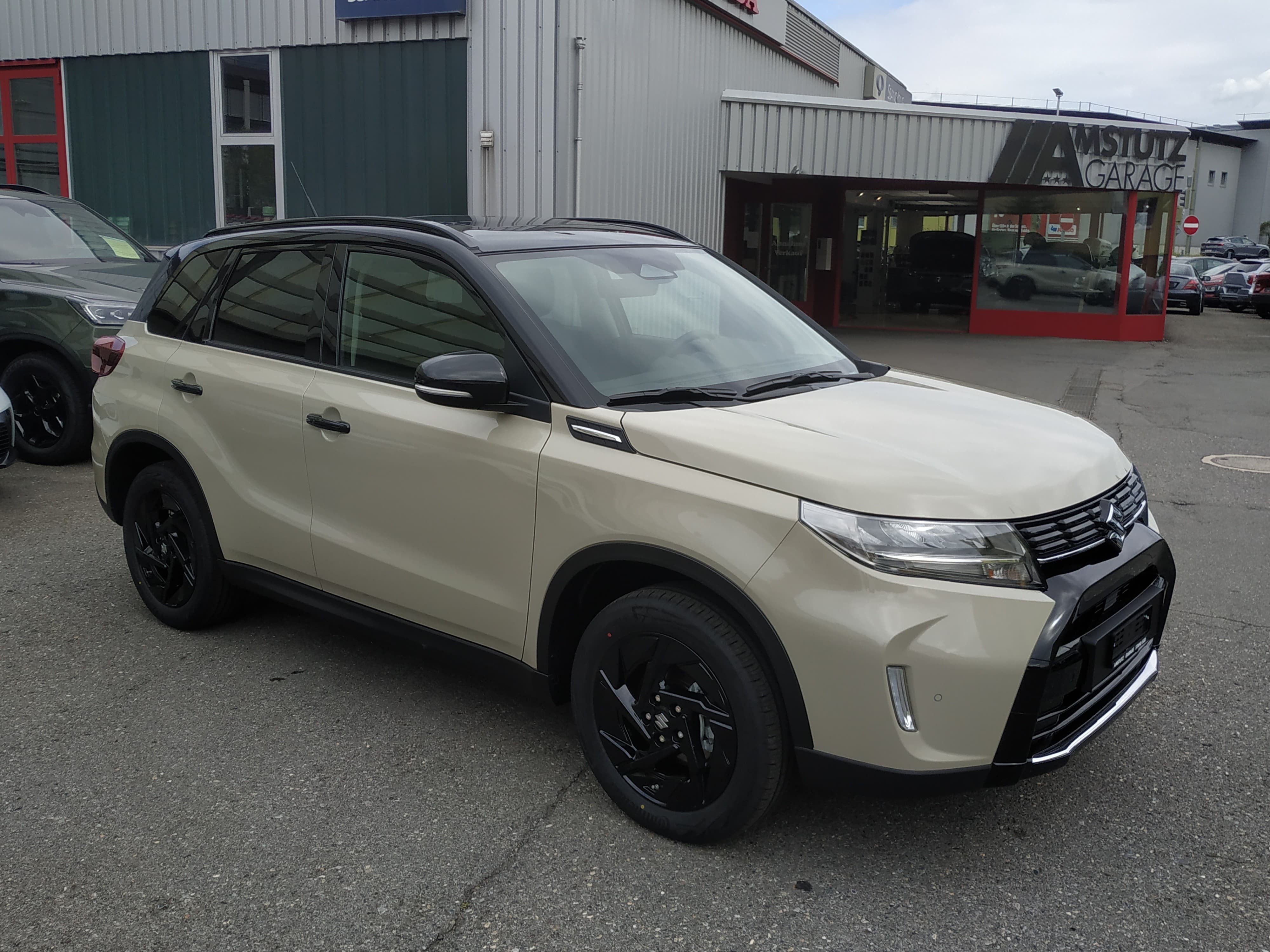 SUZUKI Vitara 1.4 Boosterjet Black Edition Top 4x4 Hybrid Automatic - Bild 2
