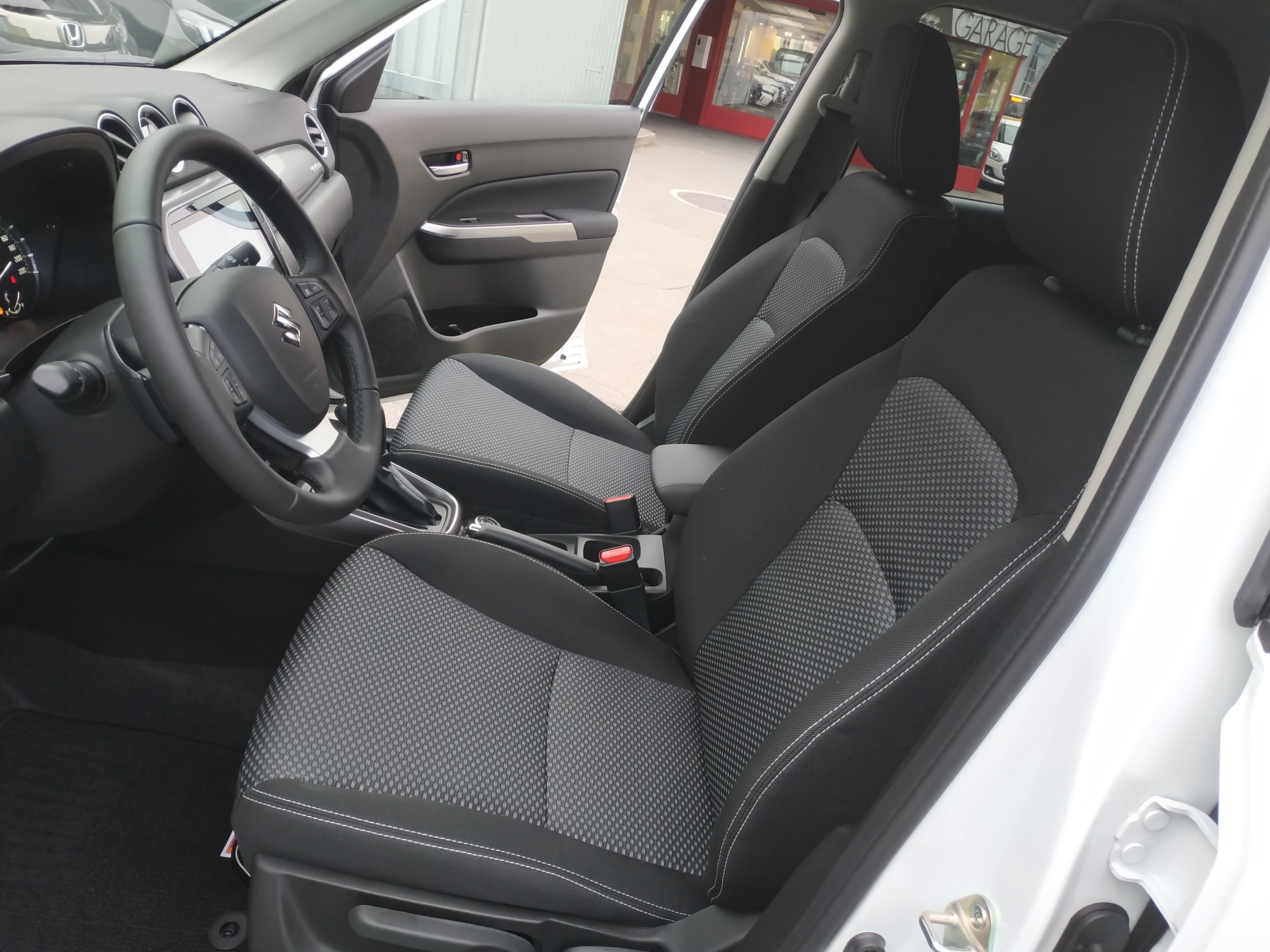 SUZUKI Vitara 1.4 Boosterjet Compact + 4x4 Hybrid Automatic - Bild 9