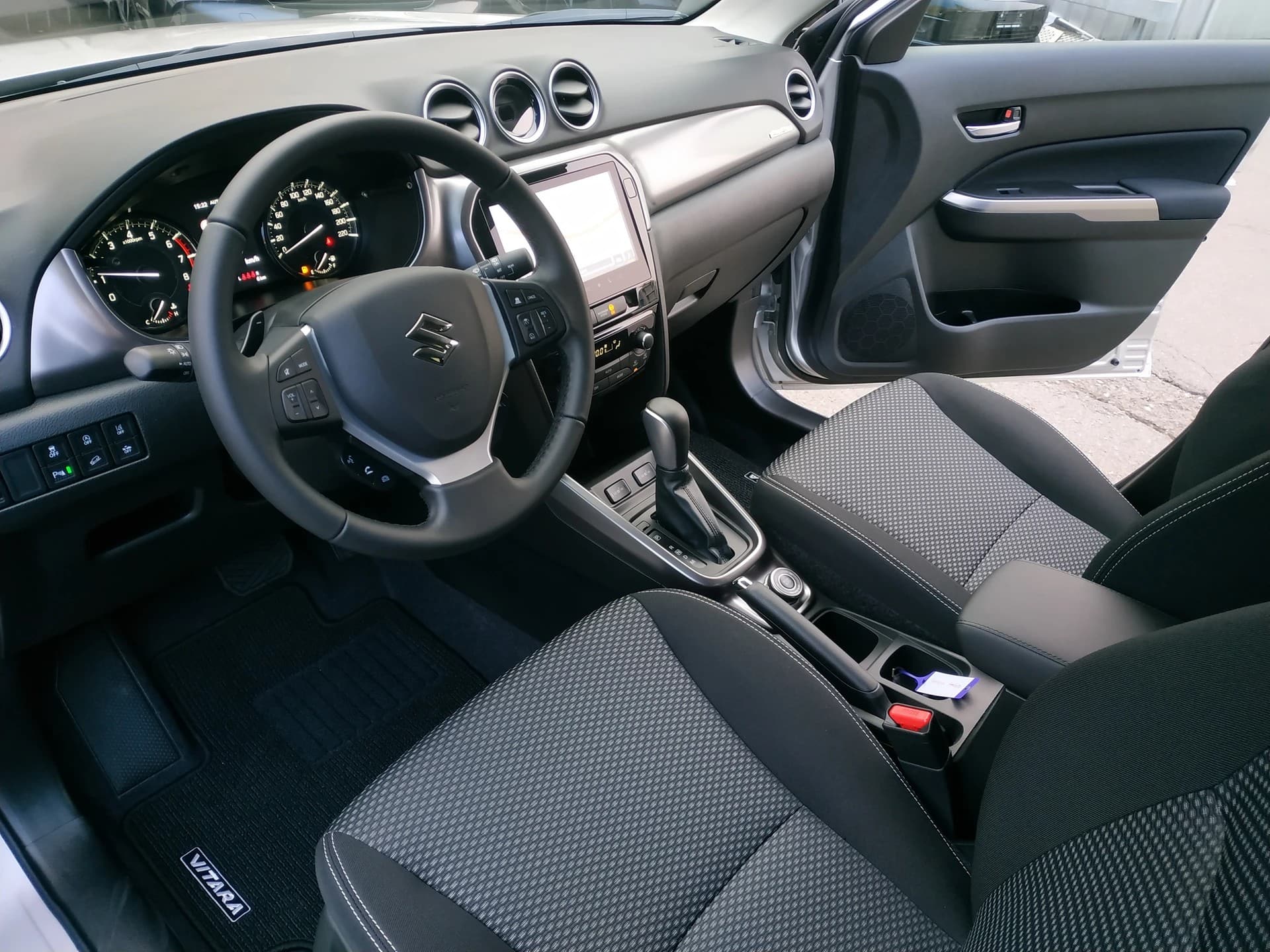 SUZUKI Vitara 1.4 Boosterjet Compact + 4x4 Hybrid Automatic - Bild 10