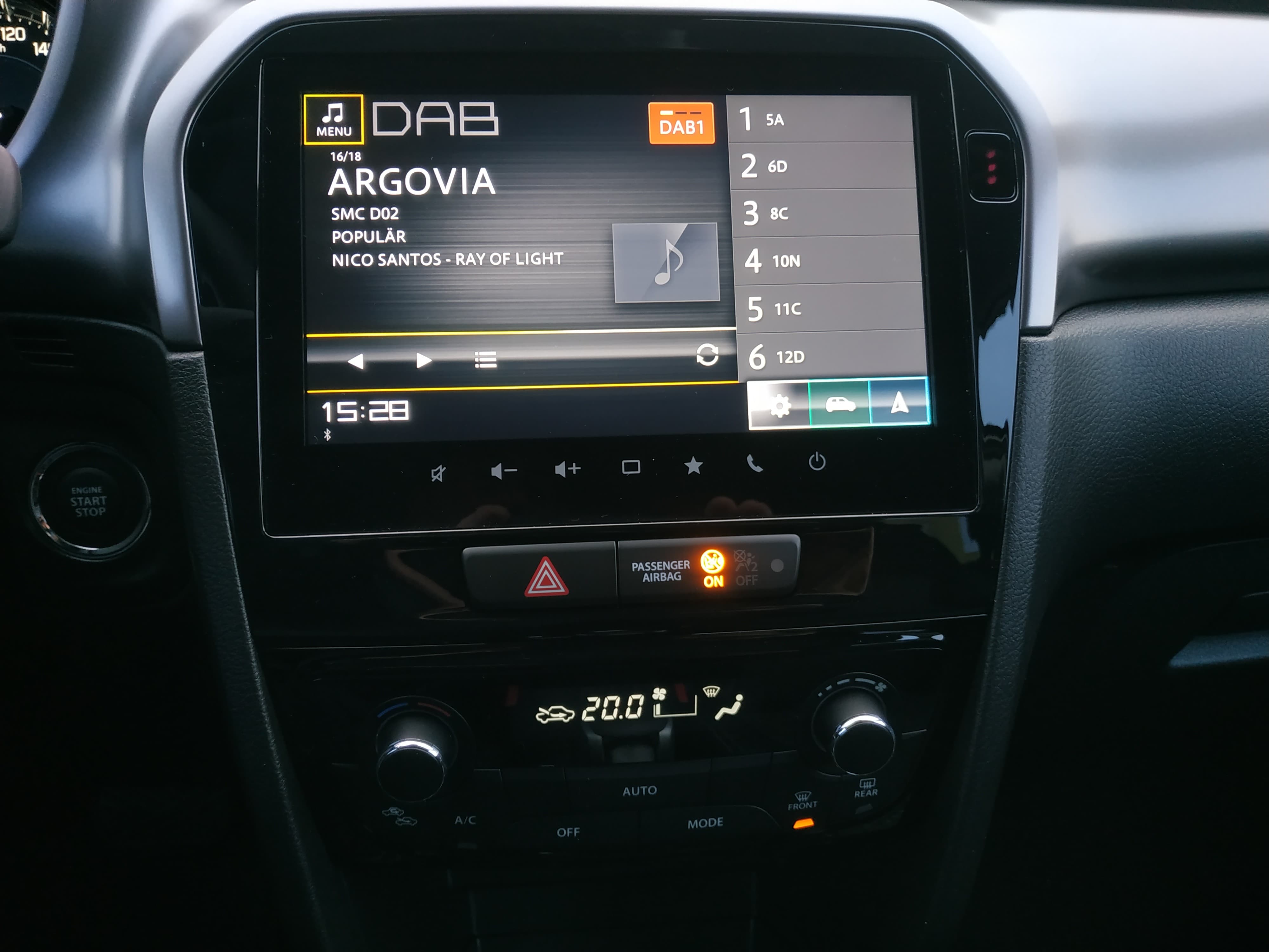 SUZUKI Vitara 1.4 Boosterjet Compact + 4x4 Hybrid Automatic - Bild 19