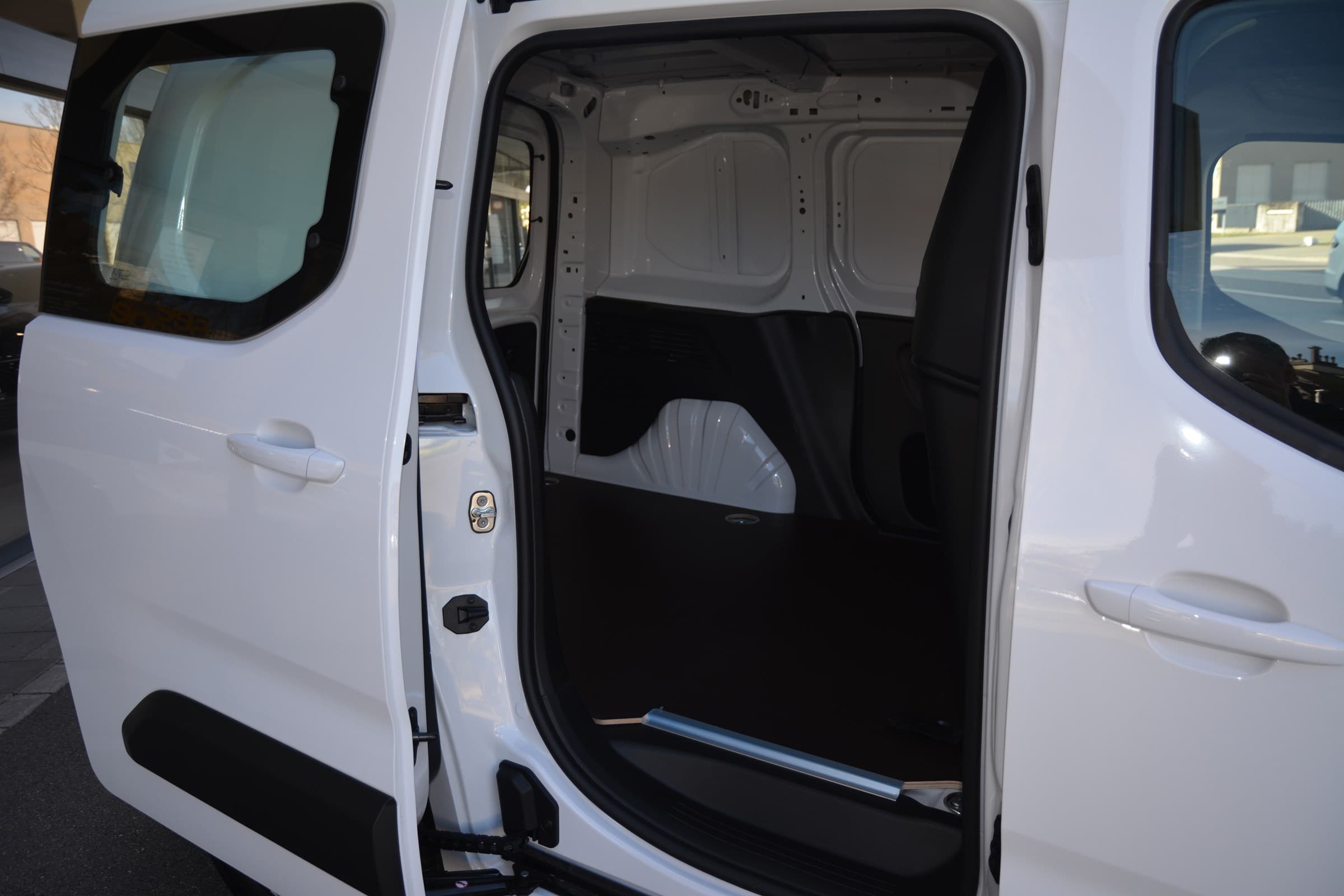 OPEL Combo-e Cargo - Bild 20