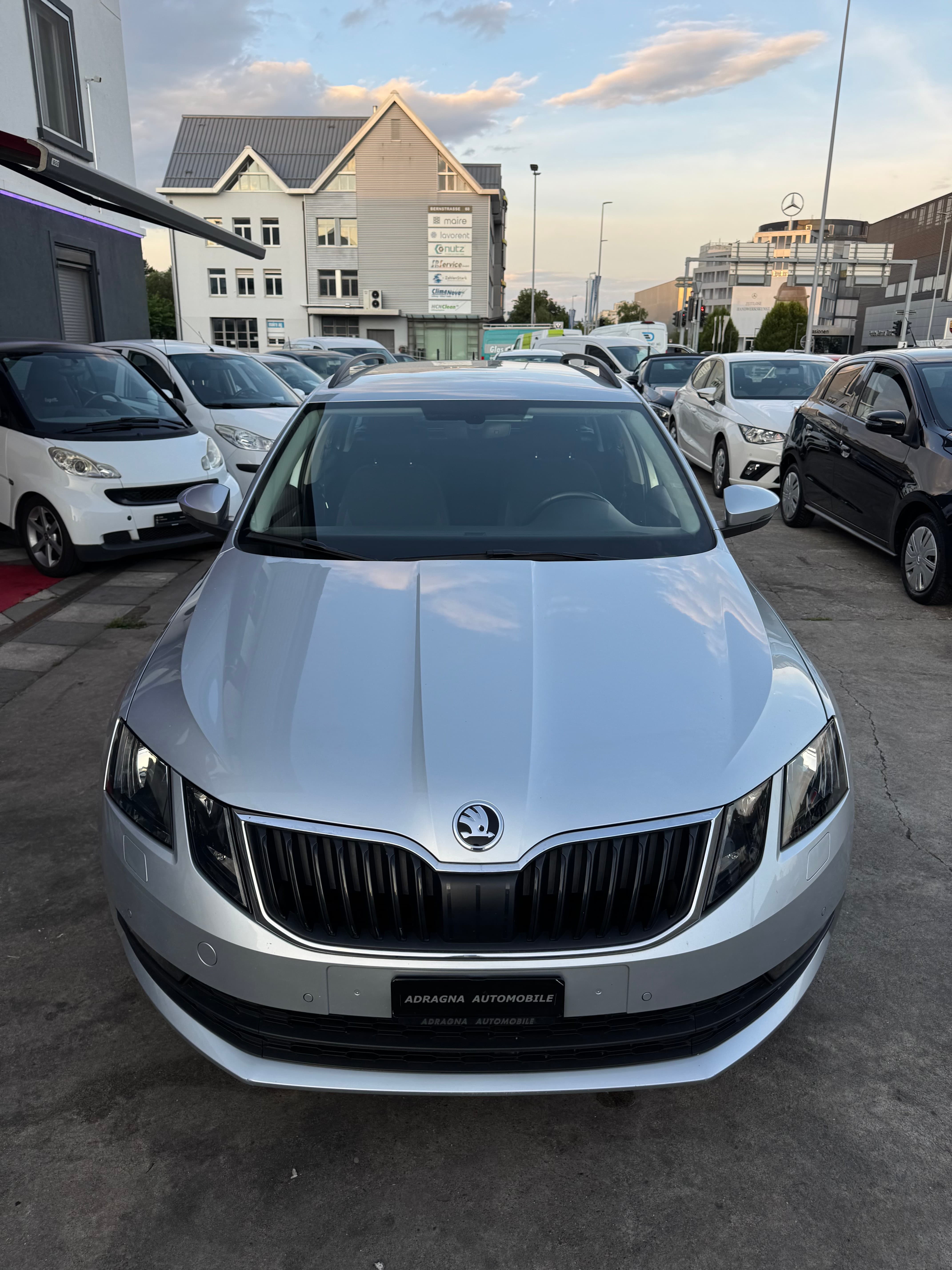 SKODA Octavia Combi 2.0 TDI Ambition 4x4 - Bild 10