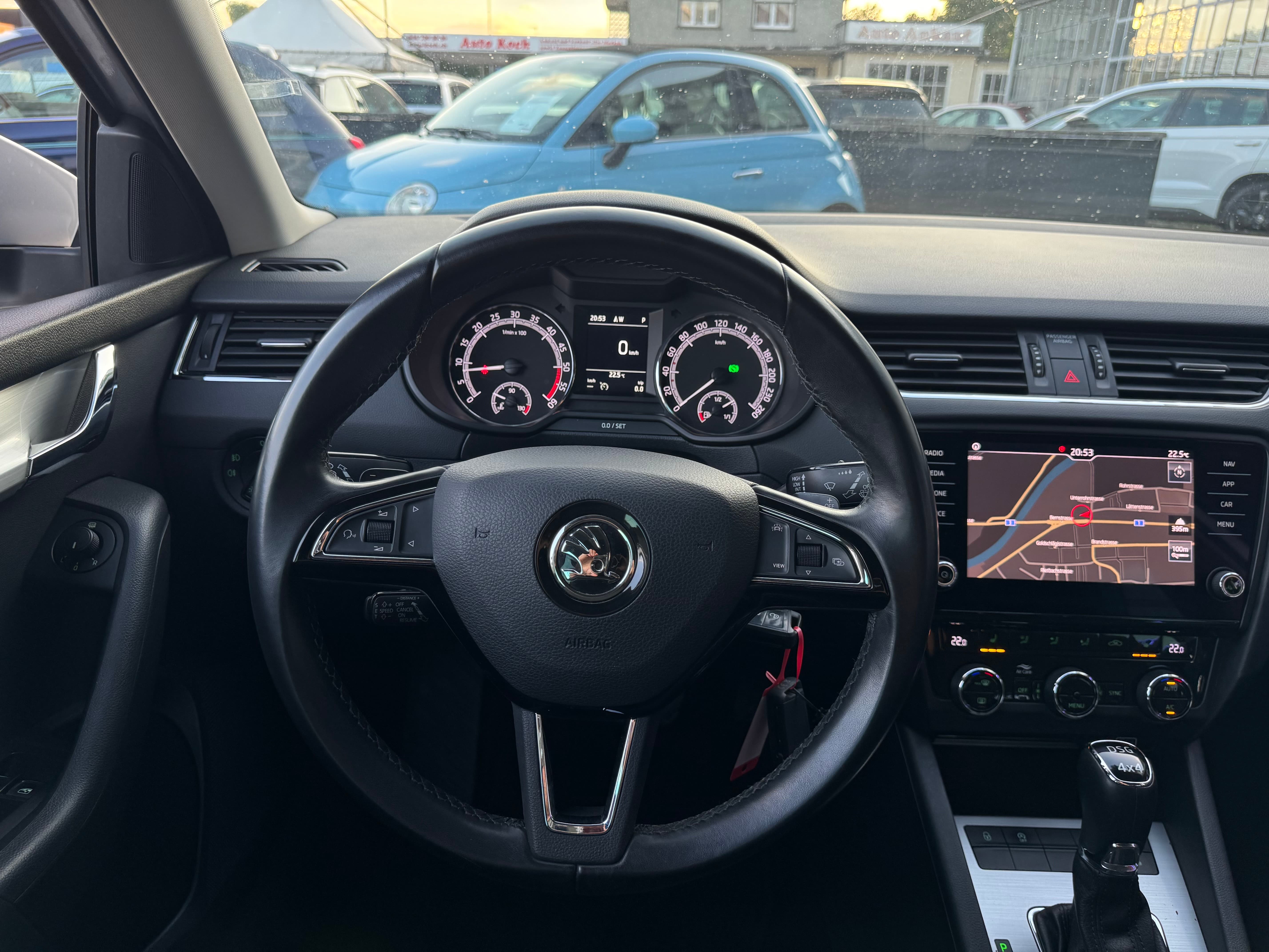 SKODA Octavia Combi 2.0 TDI Ambition 4x4 - Bild 13