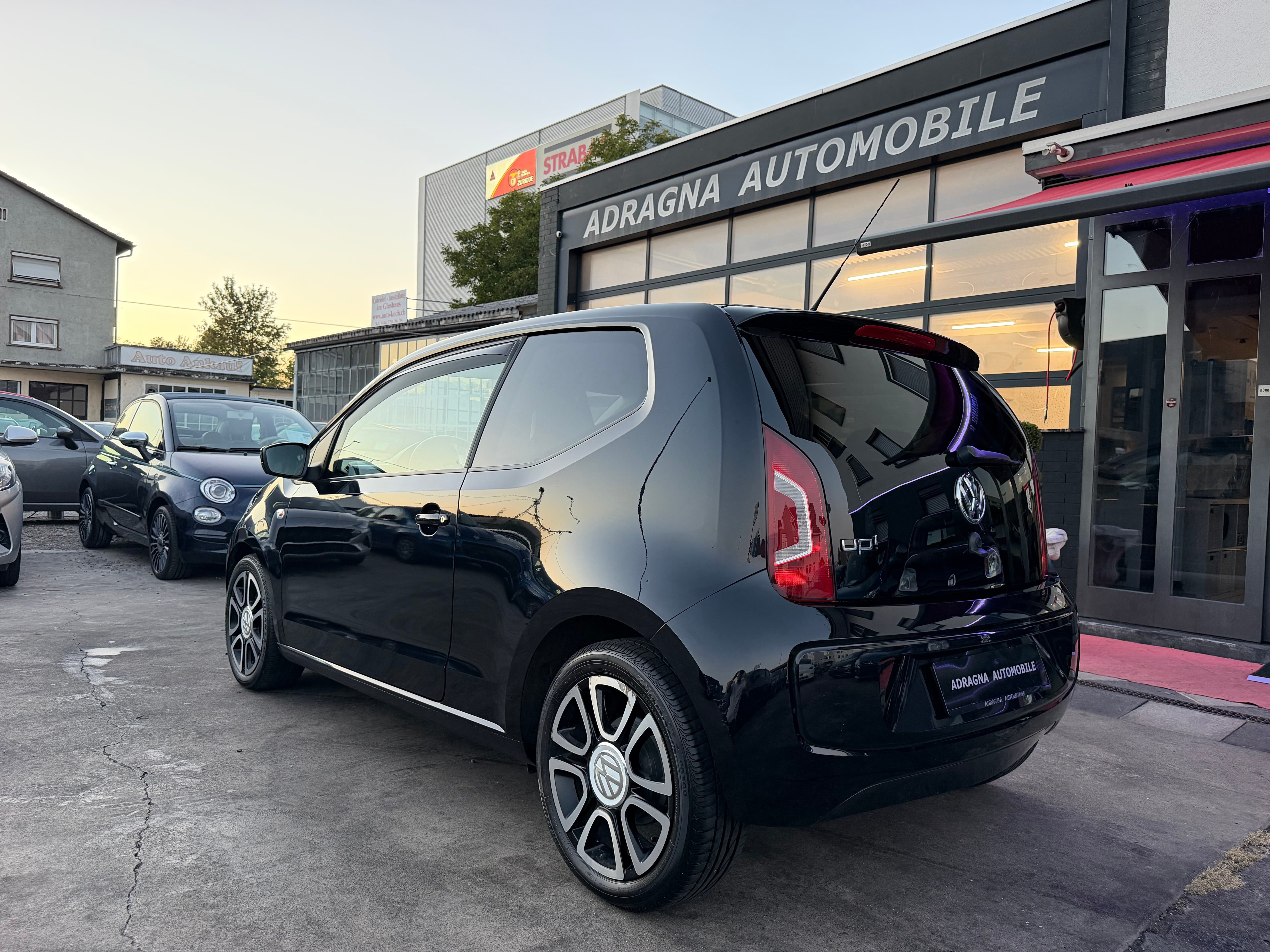VW Up 1.0 black up Art on Ice ASG - Bild 6