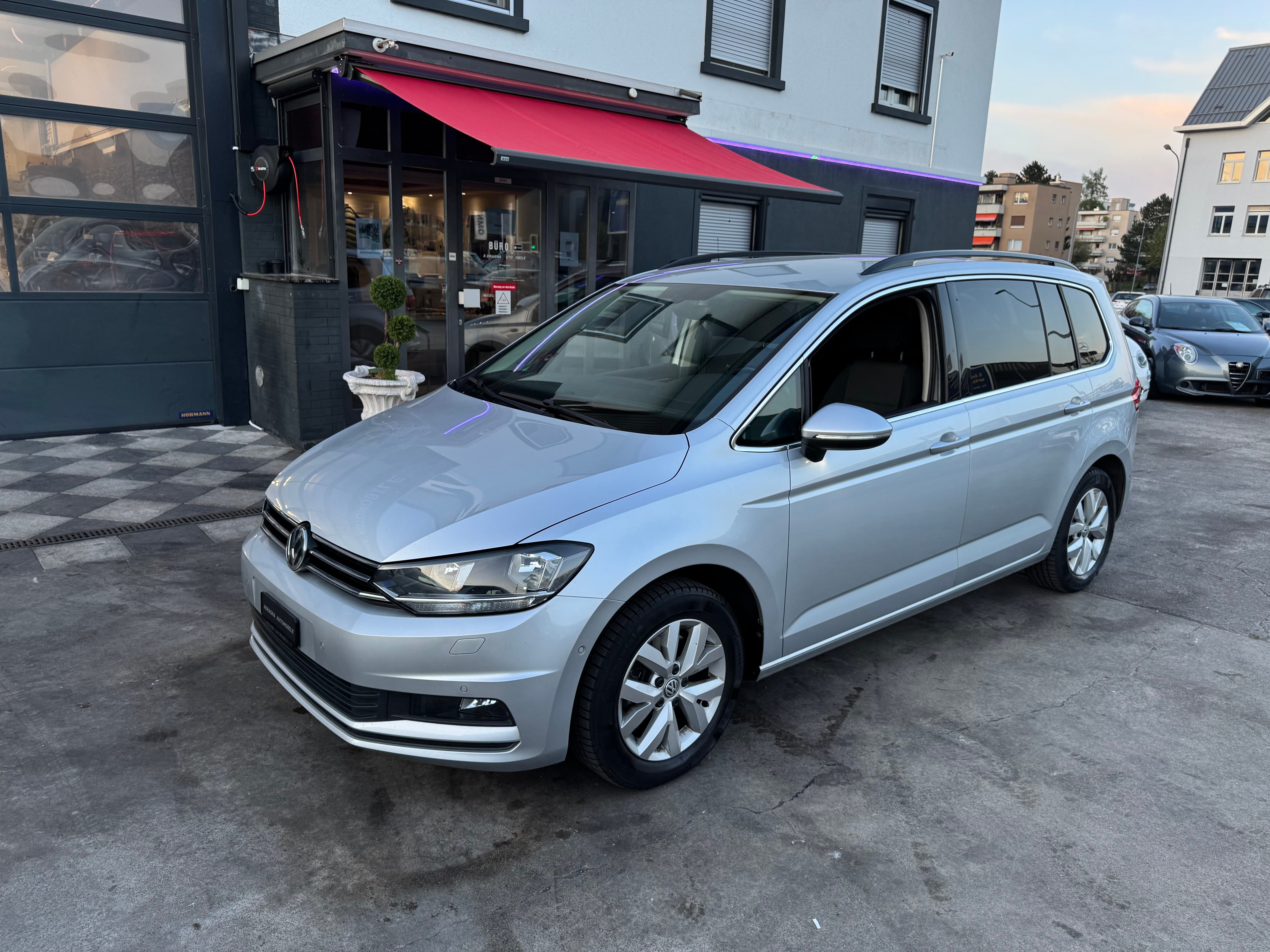 VW Touran 2.0 TDI BlueMotion Technology United DSG - Bild 4
