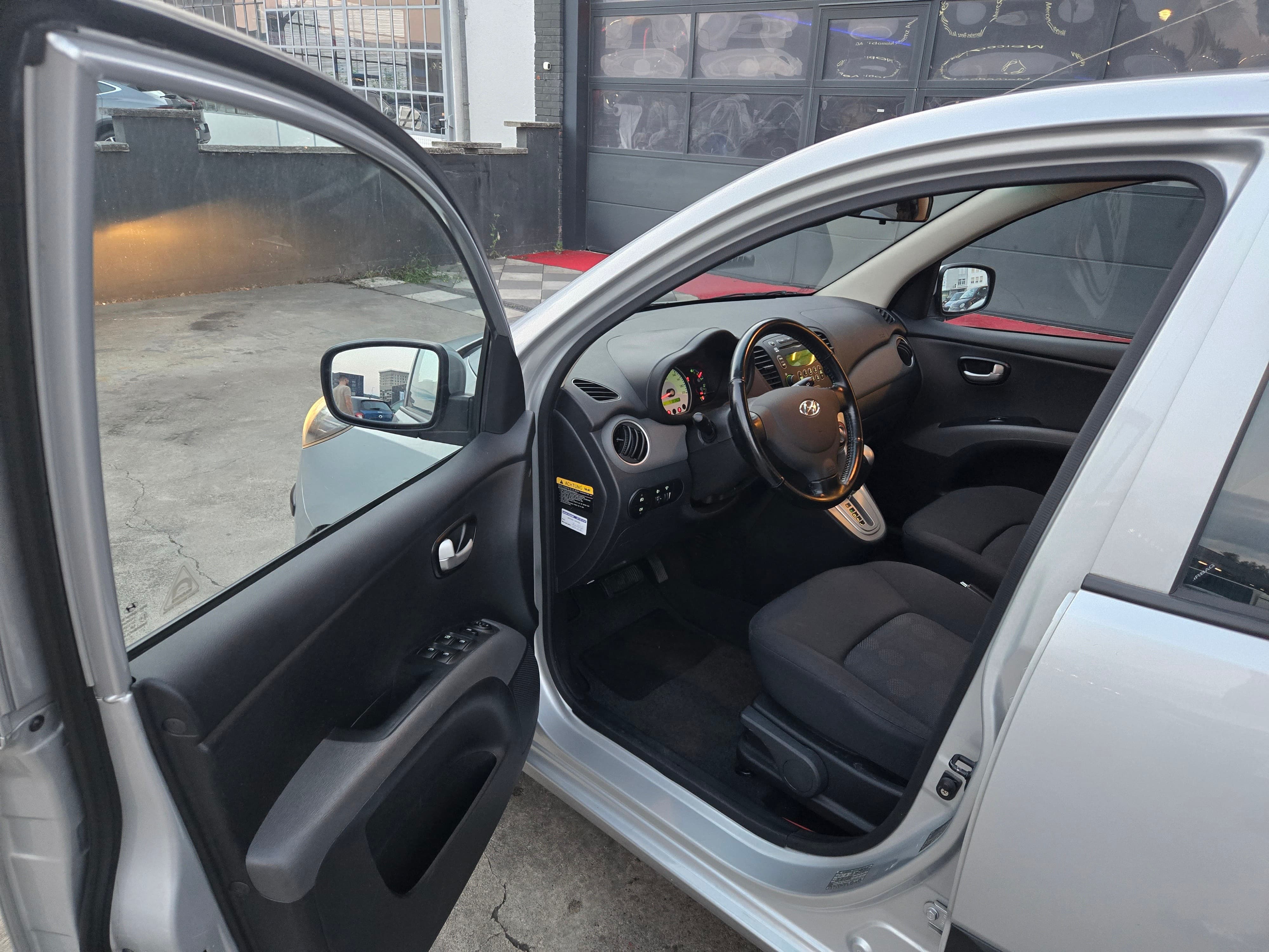 HYUNDAI i10 1.1 Style Automatic - Bild 9