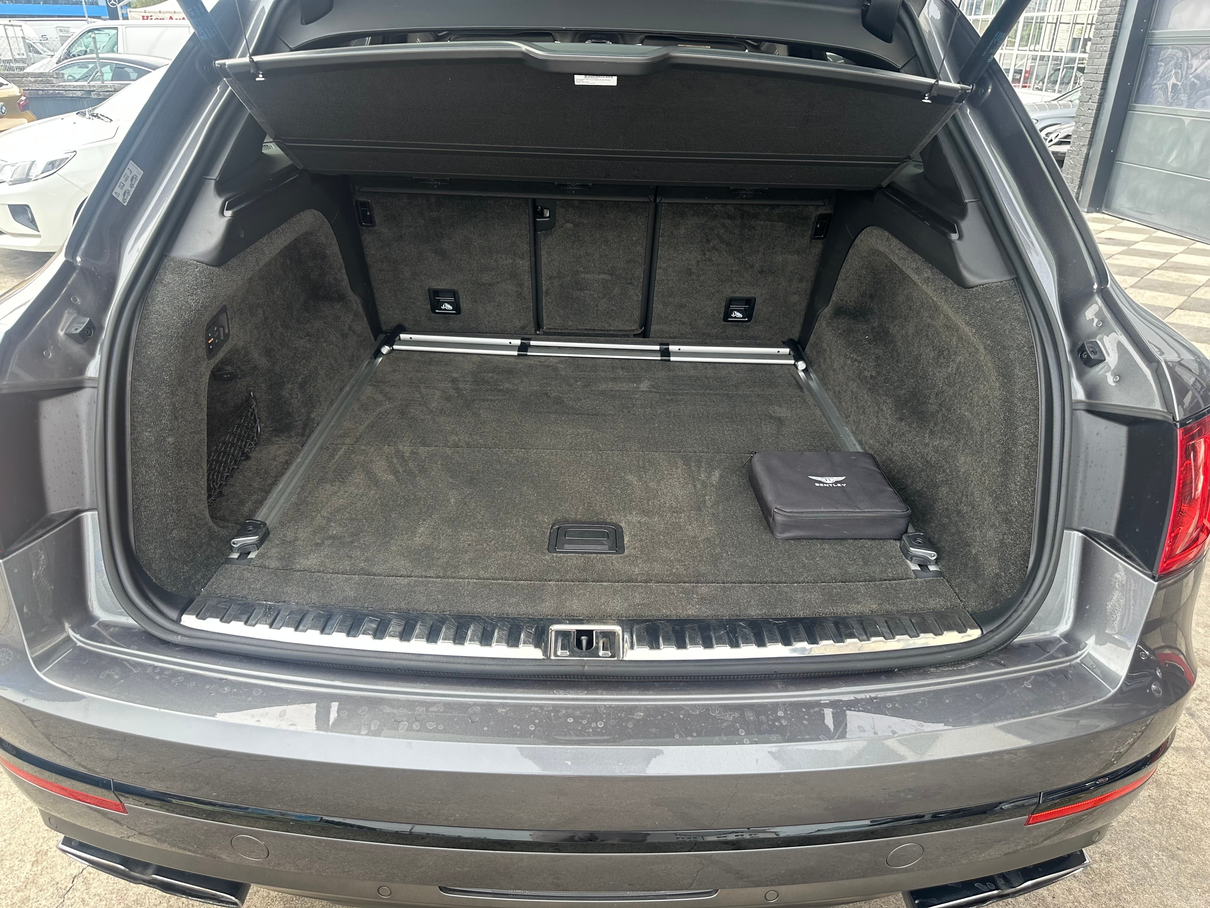BENTLEY Bentayga V8 - Bild 23