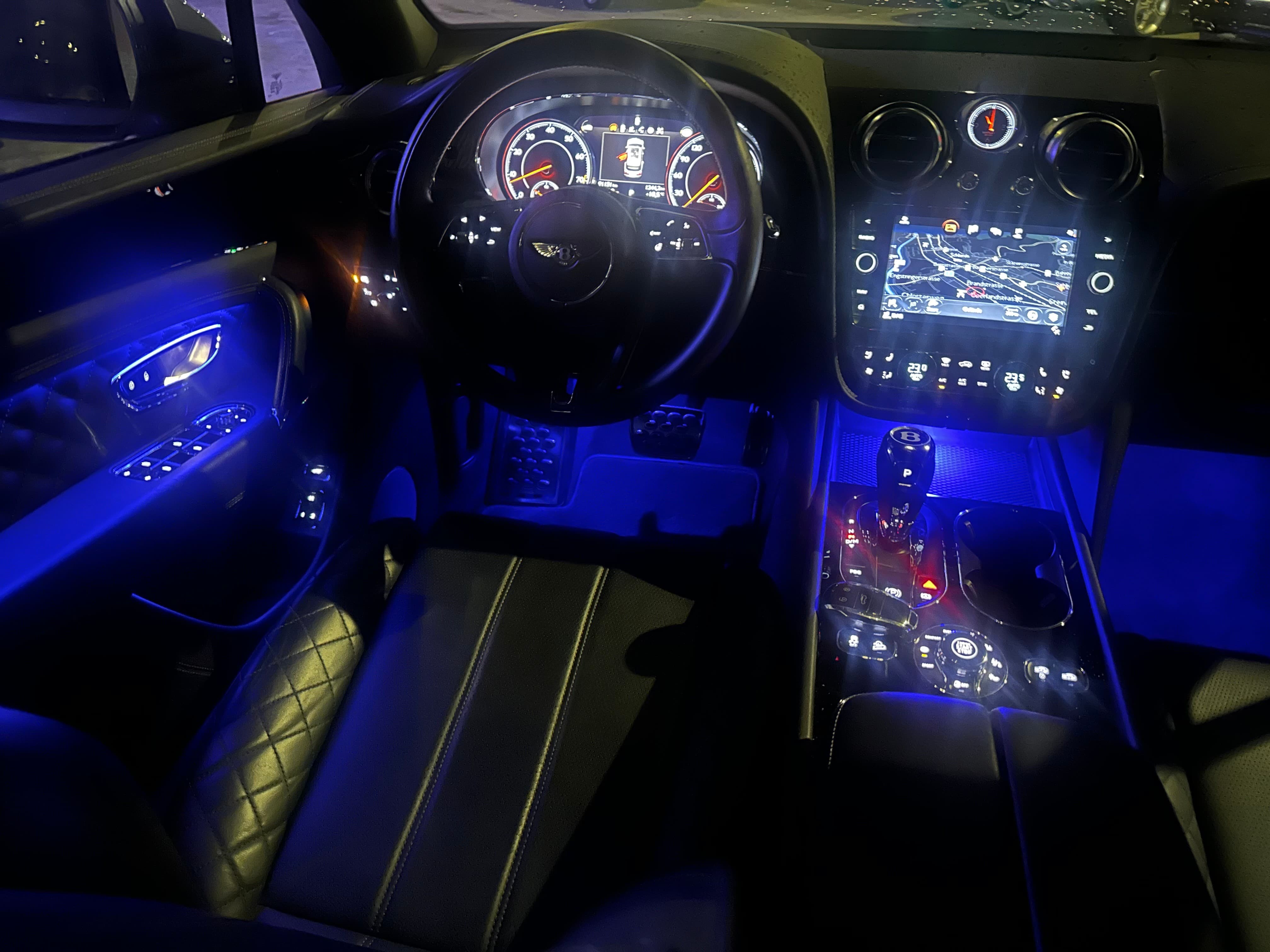 BENTLEY Bentayga V8 - Bild 24