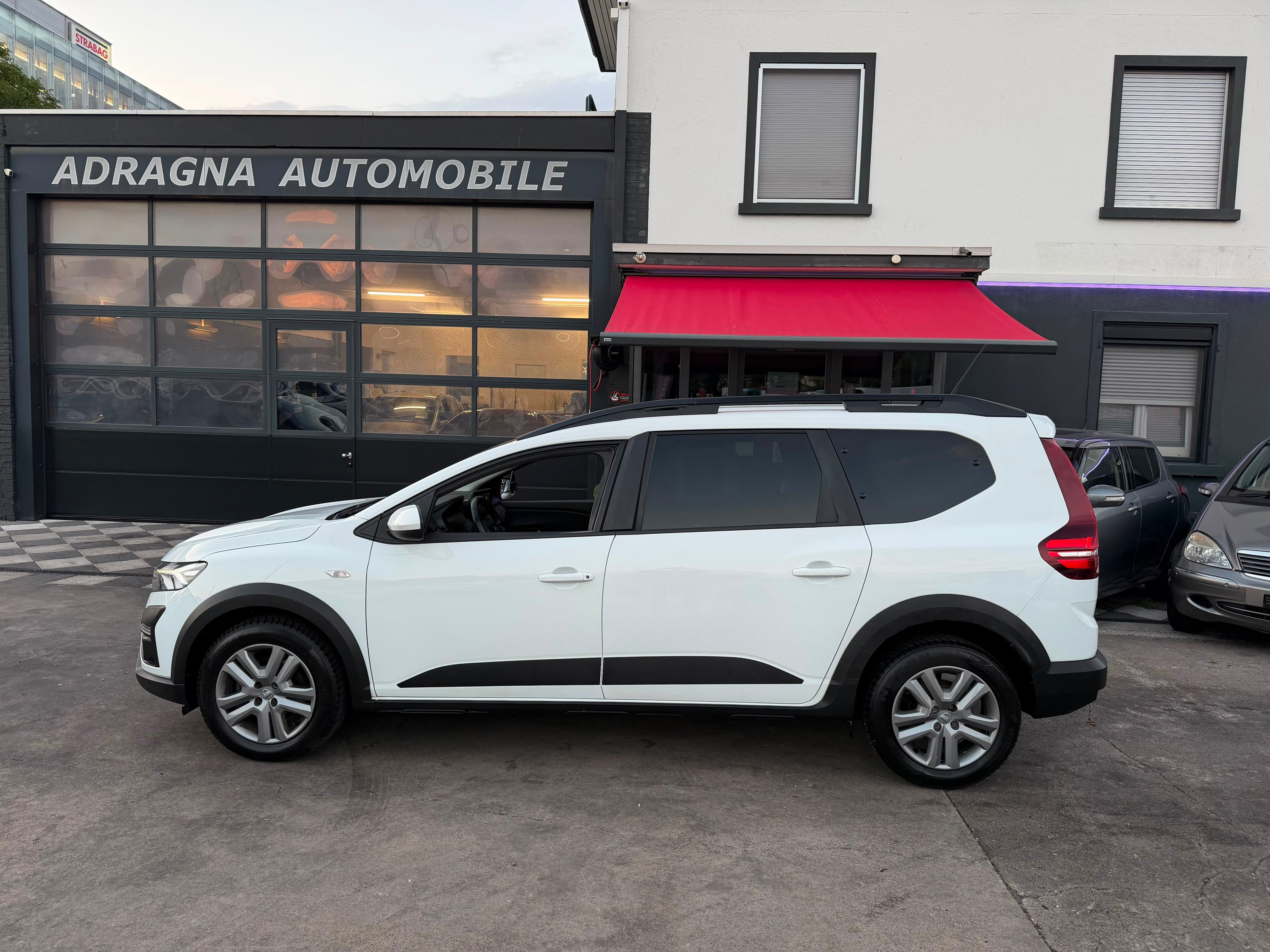 DACIA Jogger TCe 110 Comfort 7Plätzer - Bild 4