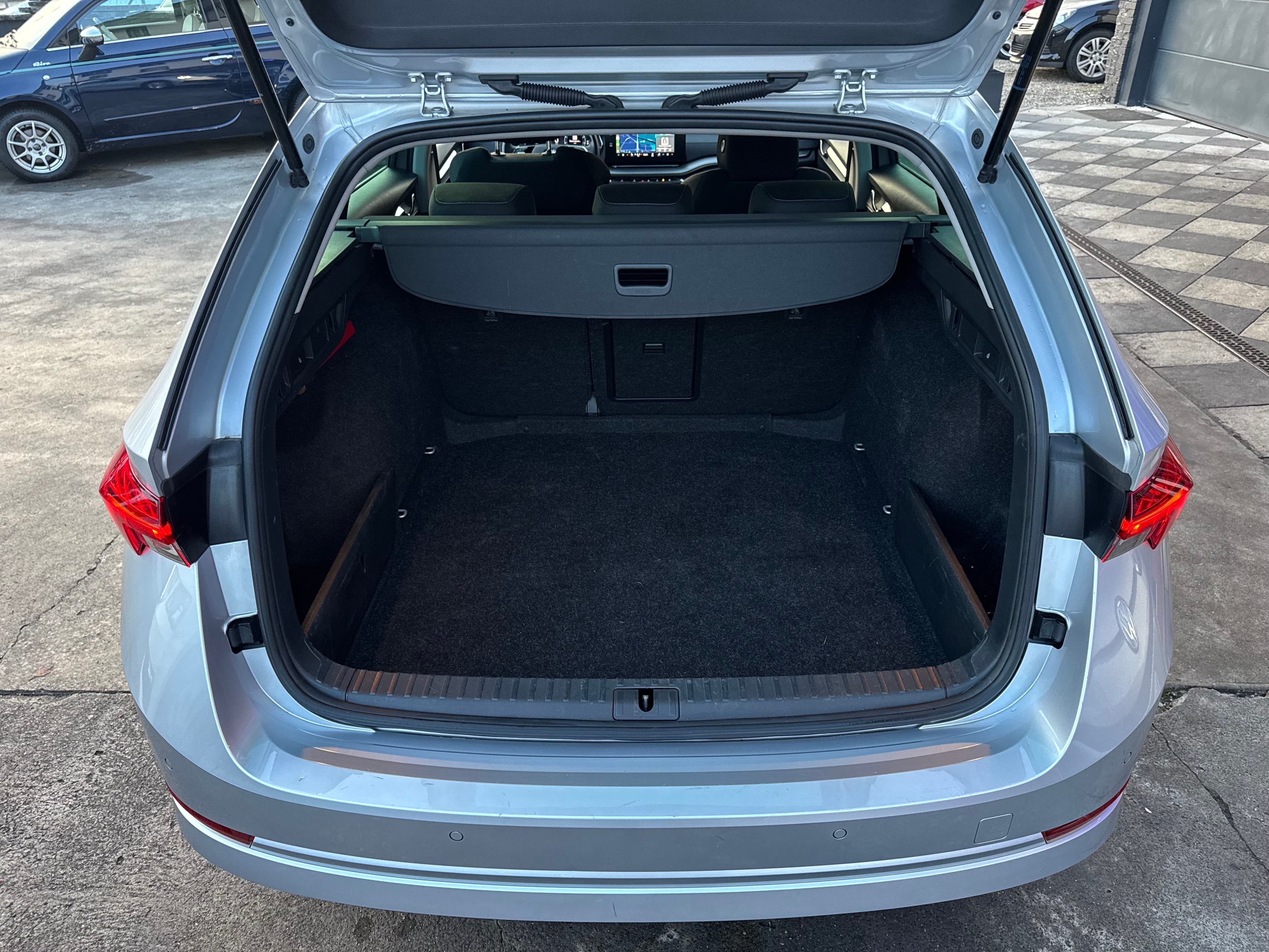 SKODA Octavia Combi 2.0 TDI DSG Ambition 4x4 - Bild 18