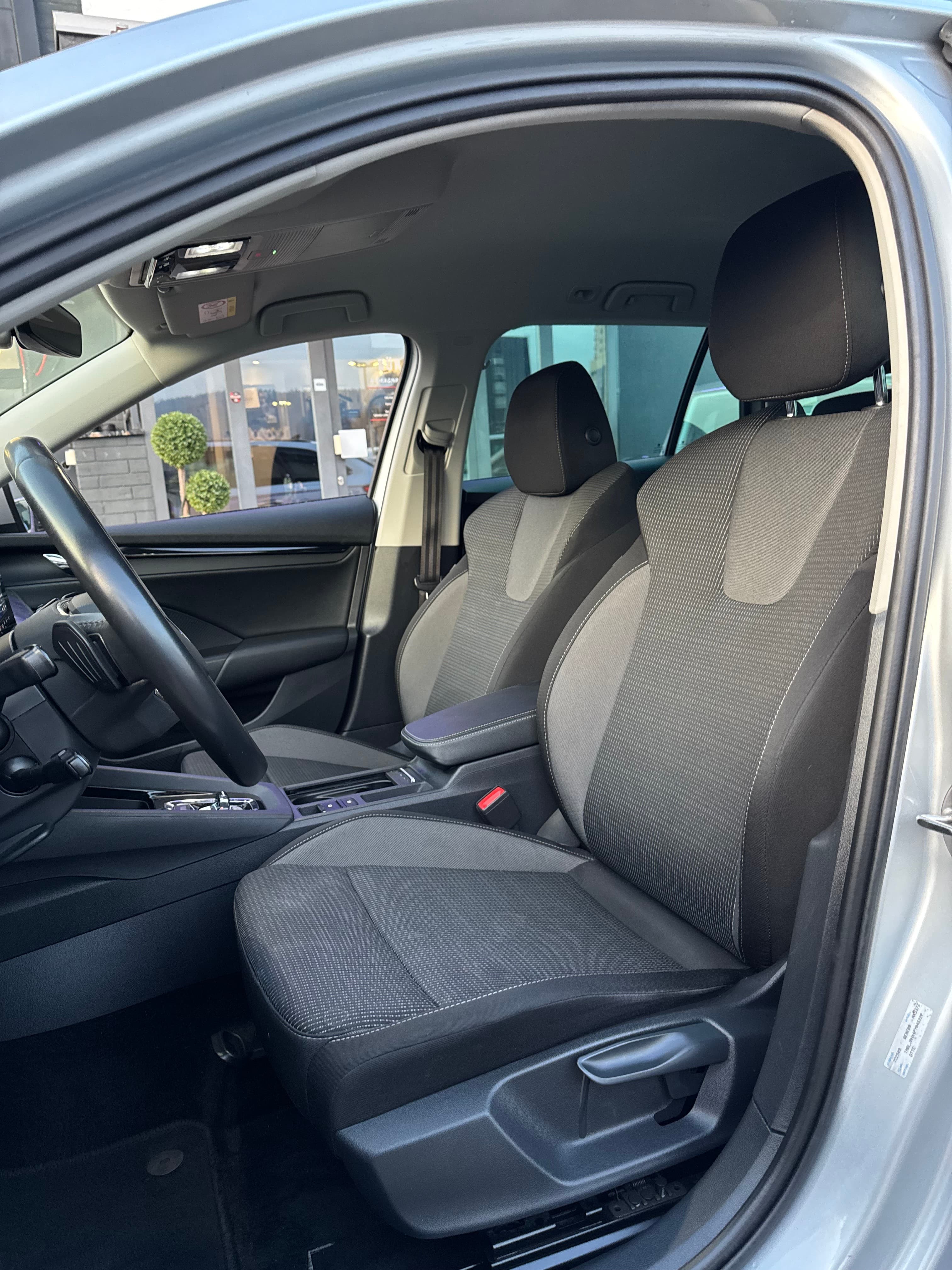 SKODA Octavia Combi 2.0 TDI DSG Ambition 4x4 - Bild 14