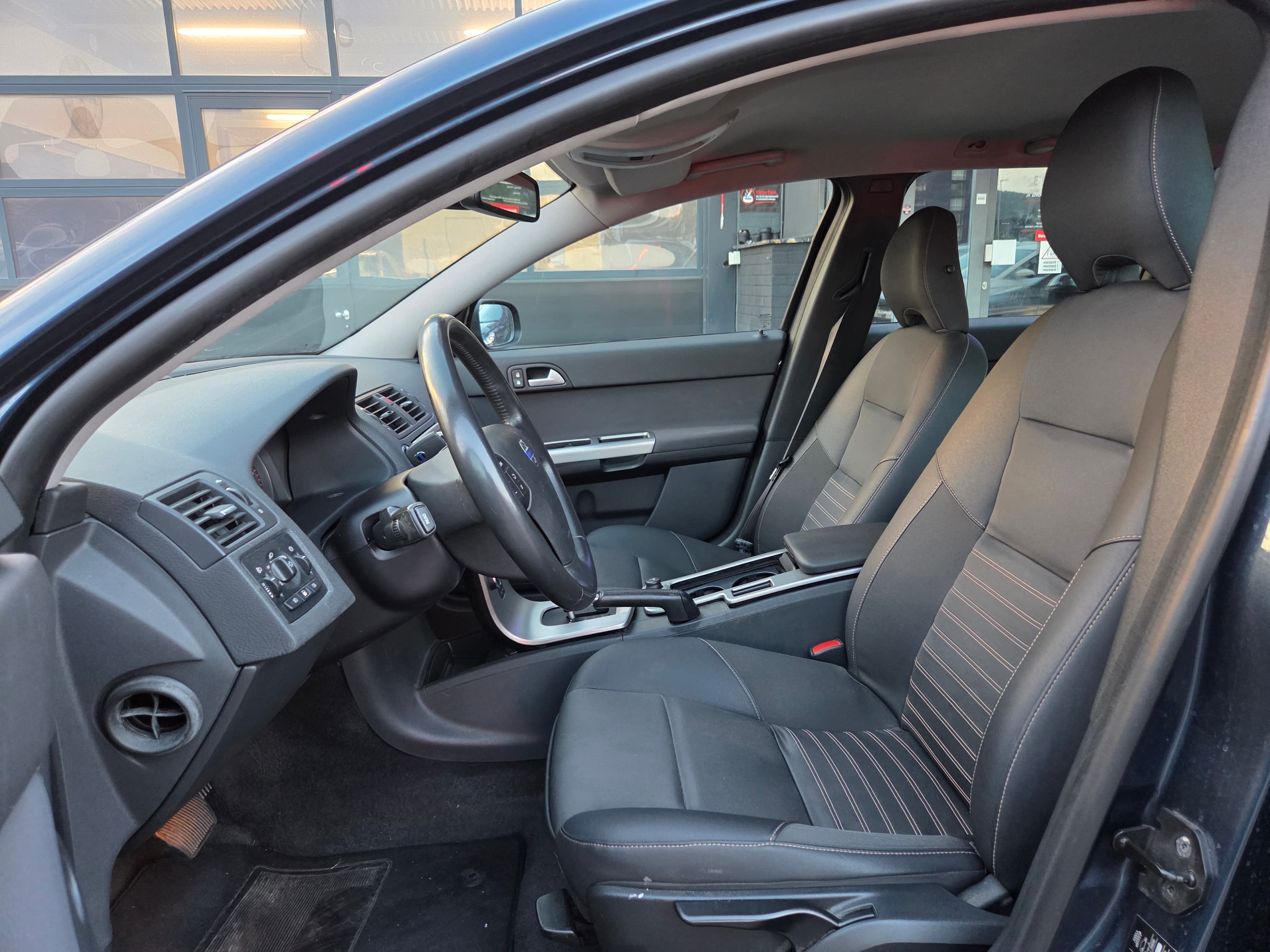 VOLVO V50 2.0D Kinetic Powershift - Bild 12