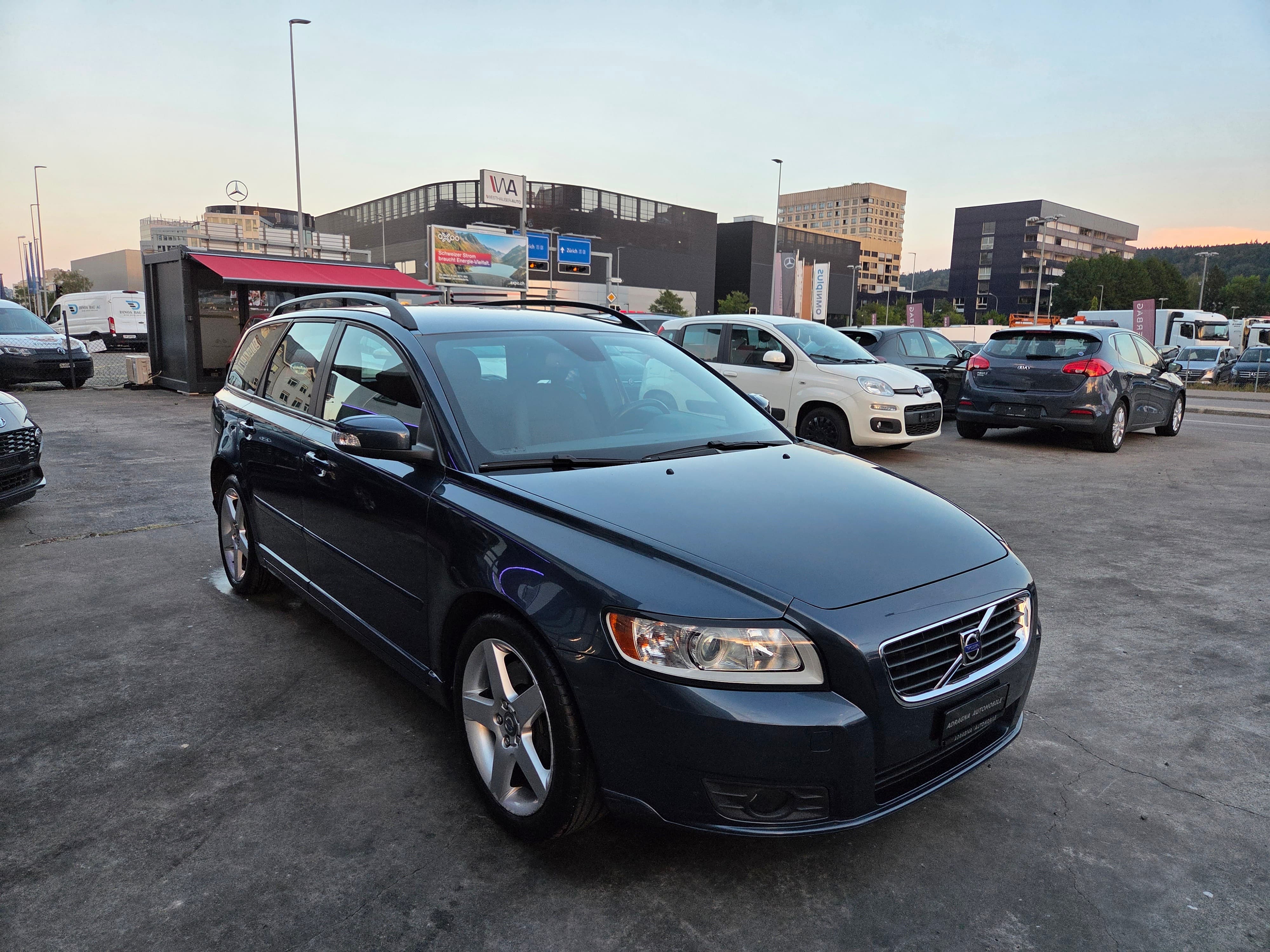 VOLVO V50 2.0D Kinetic Powershift - Bild 9